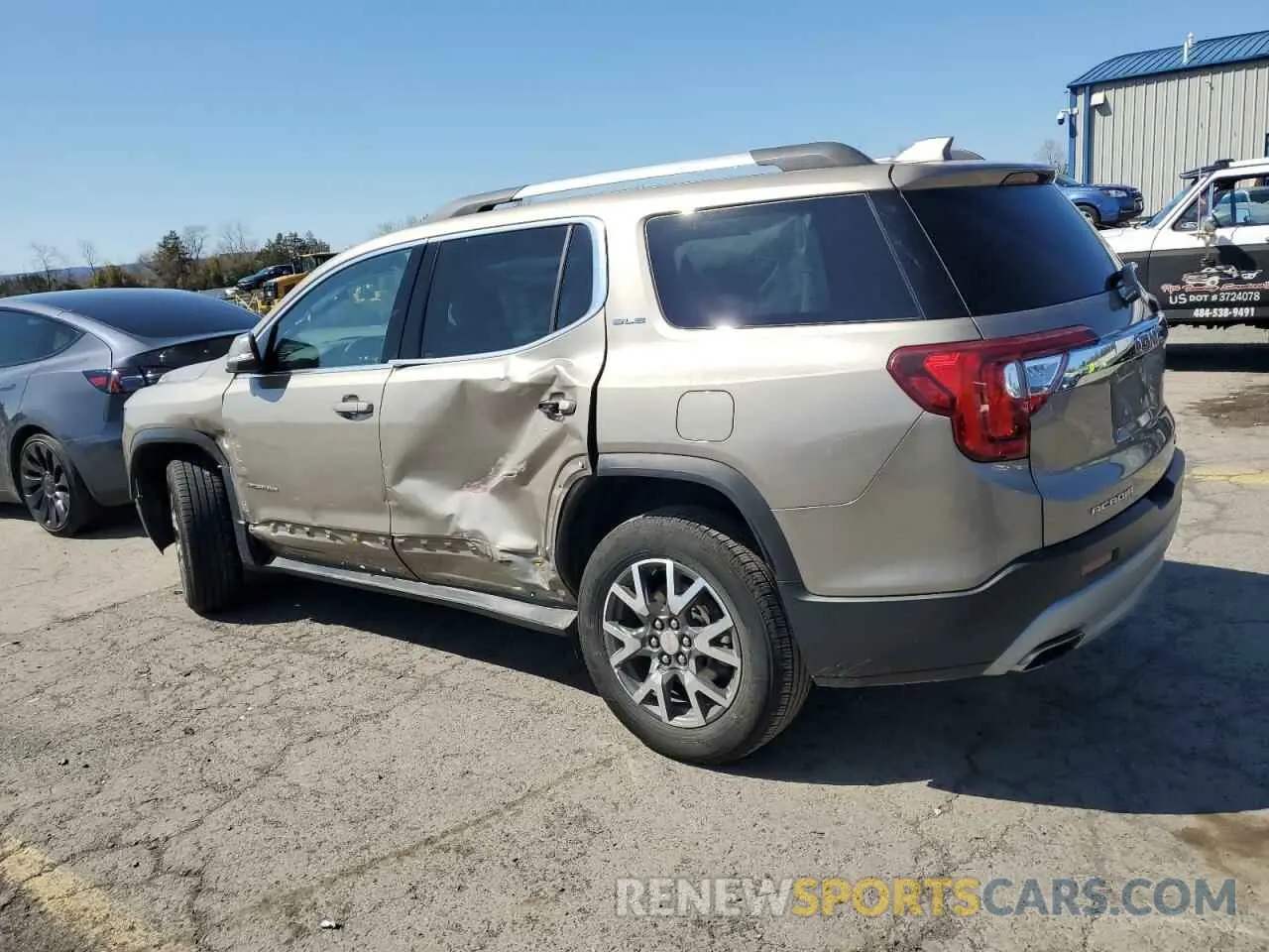2 Photograph of a damaged car 1GKKNRL40NZ173070 GMC ACADIA 2022