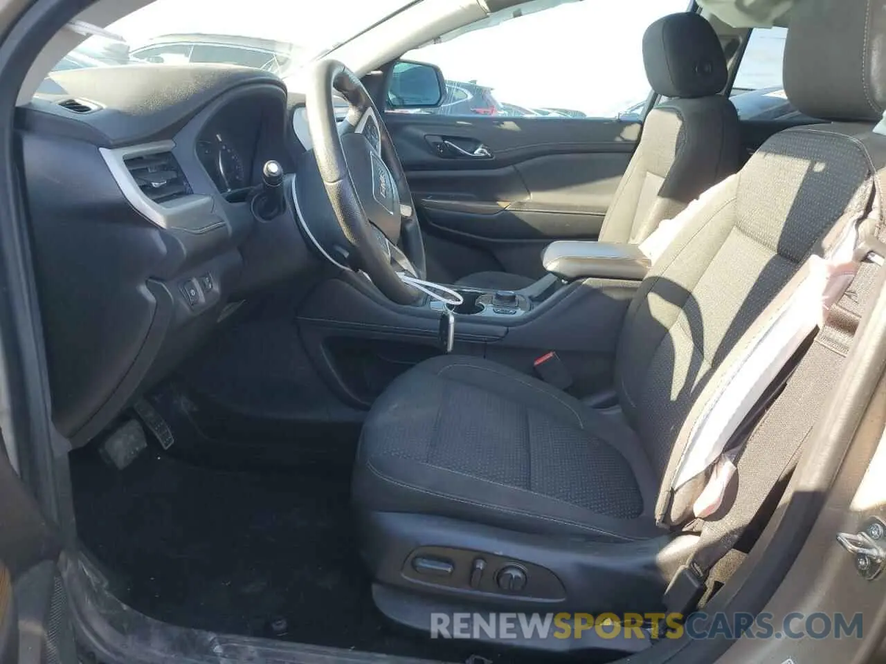 7 Photograph of a damaged car 1GKKNRL40NZ173070 GMC ACADIA 2022