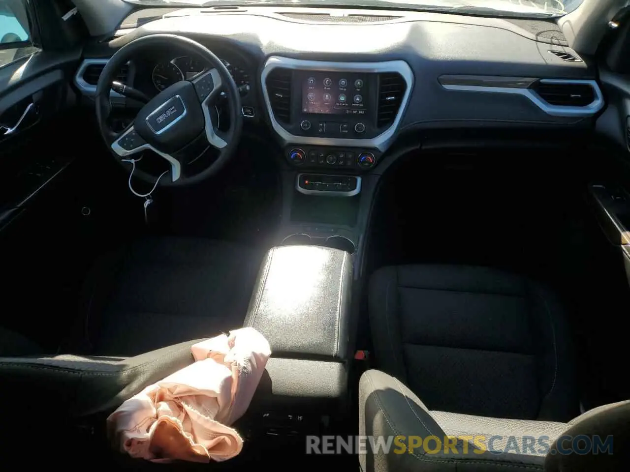 8 Photograph of a damaged car 1GKKNRL40NZ173070 GMC ACADIA 2022