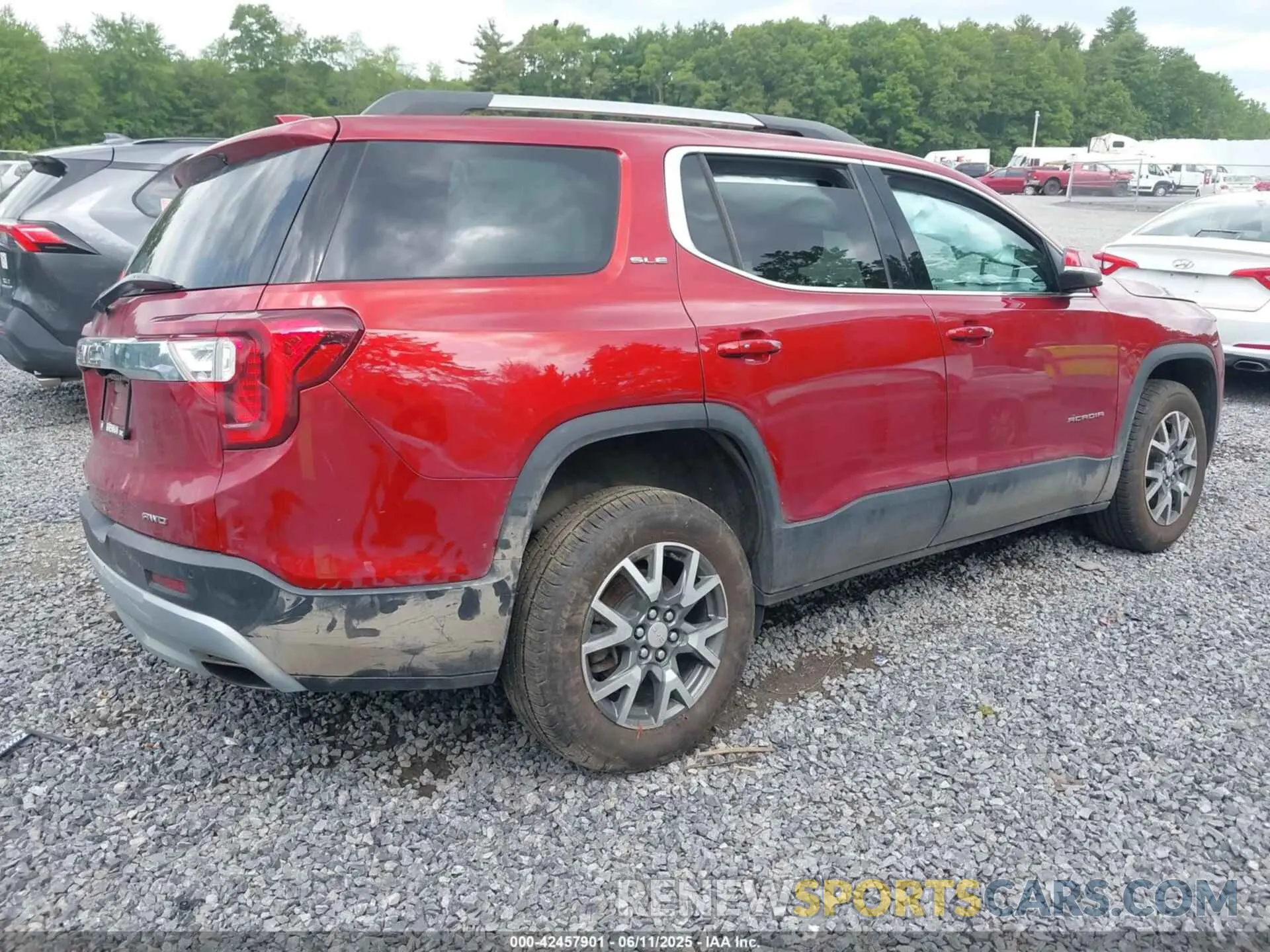 4 Photograph of a damaged car 1GKKNRL43NZ134425 GMC ACADIA 2022