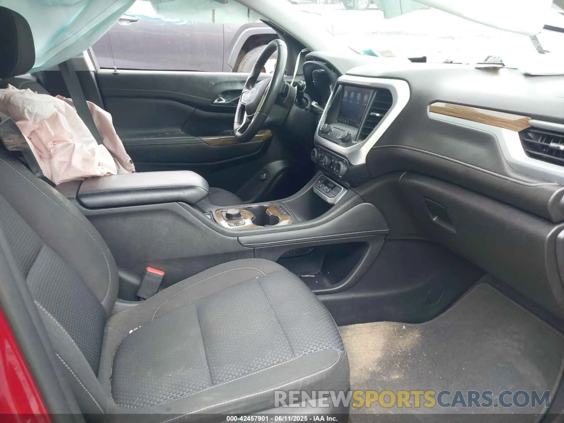 5 Photograph of a damaged car 1GKKNRL43NZ134425 GMC ACADIA 2022