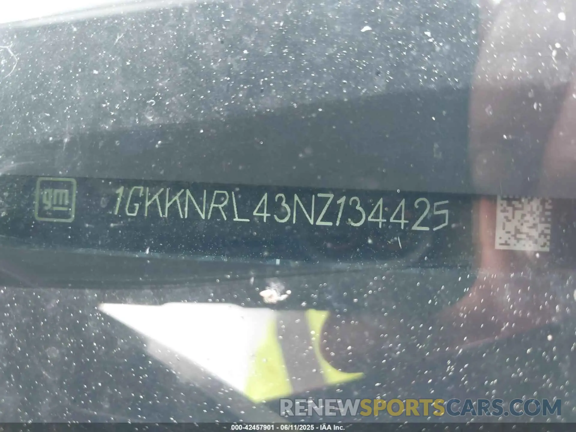 9 Photograph of a damaged car 1GKKNRL43NZ134425 GMC ACADIA 2022