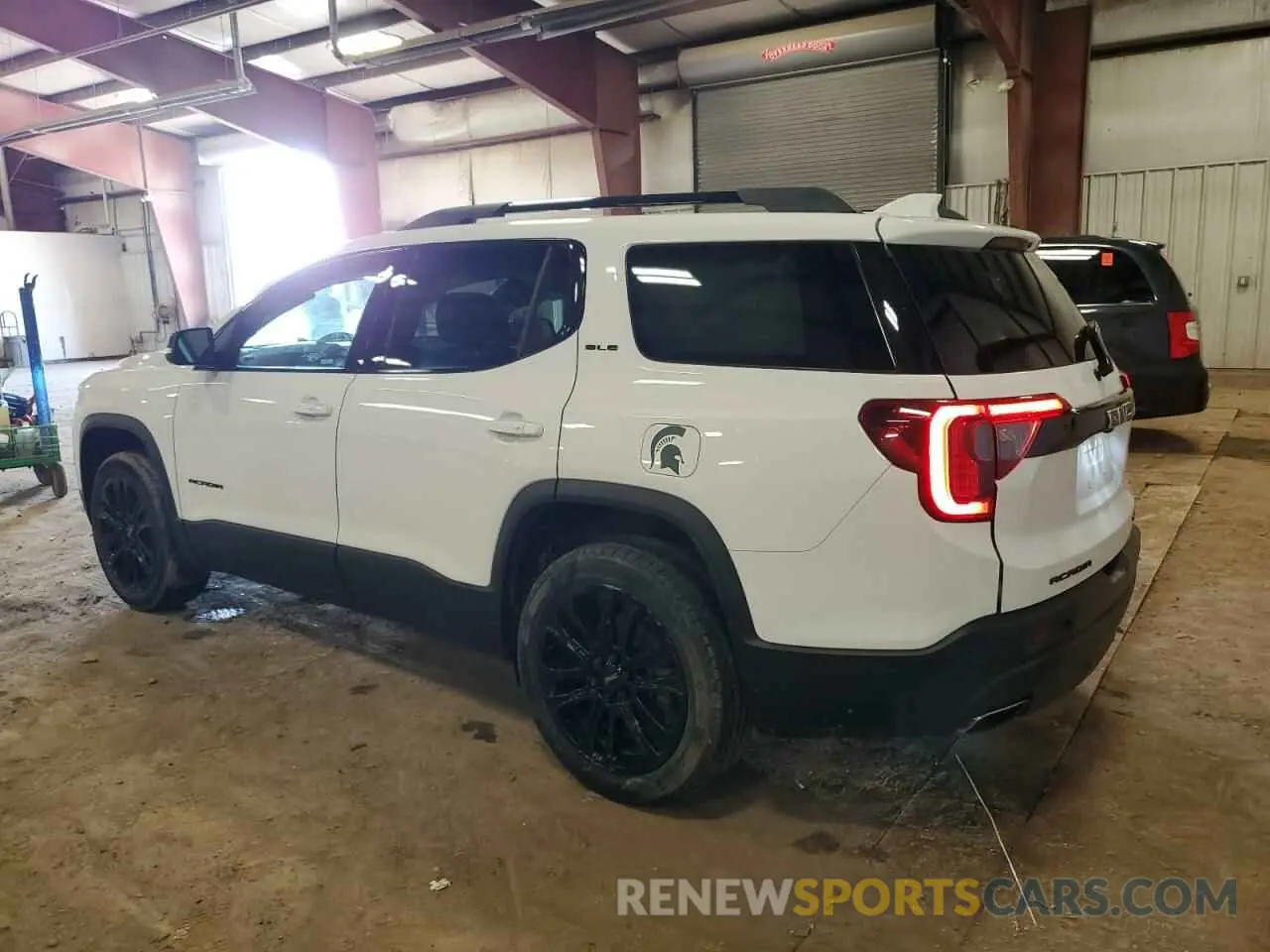 2 Photograph of a damaged car 1GKKNRL44NZ106908 GMC ACADIA 2022