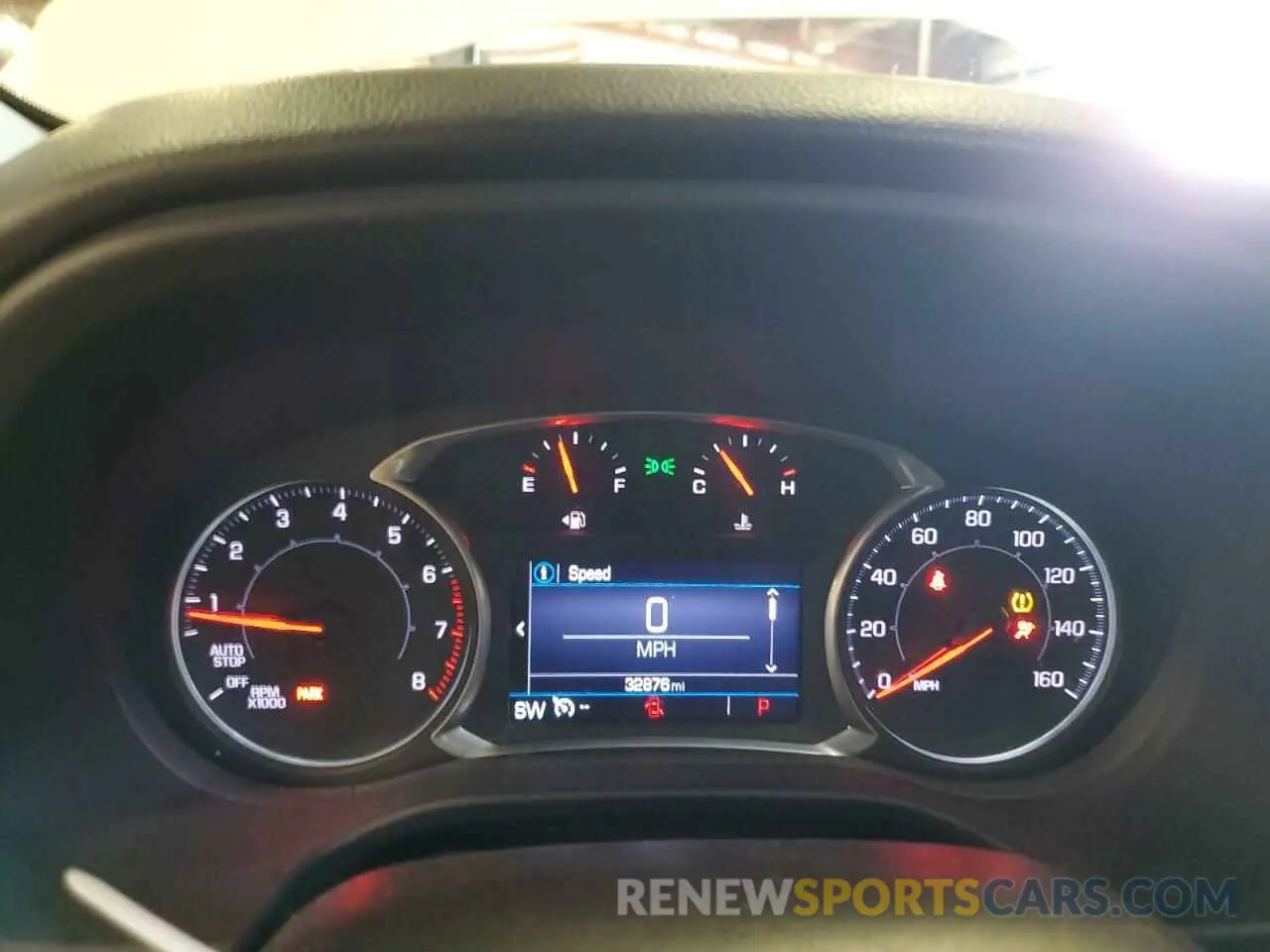 9 Photograph of a damaged car 1GKKNRL44NZ106908 GMC ACADIA 2022