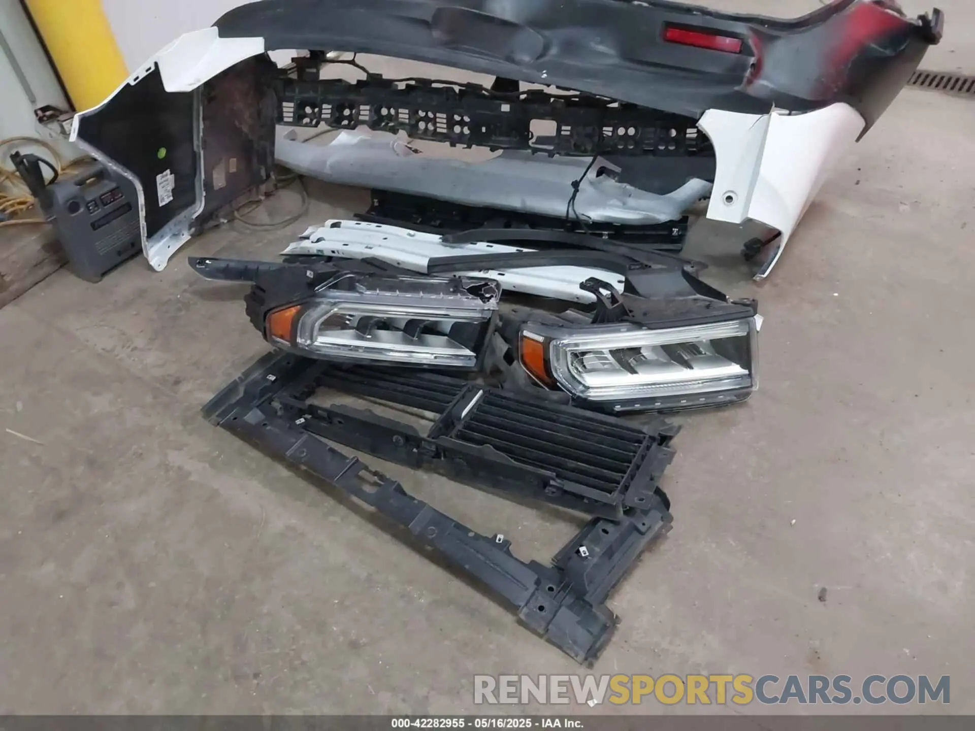 12 Photograph of a damaged car 1GKKNRL45NZ158256 GMC ACADIA 2022