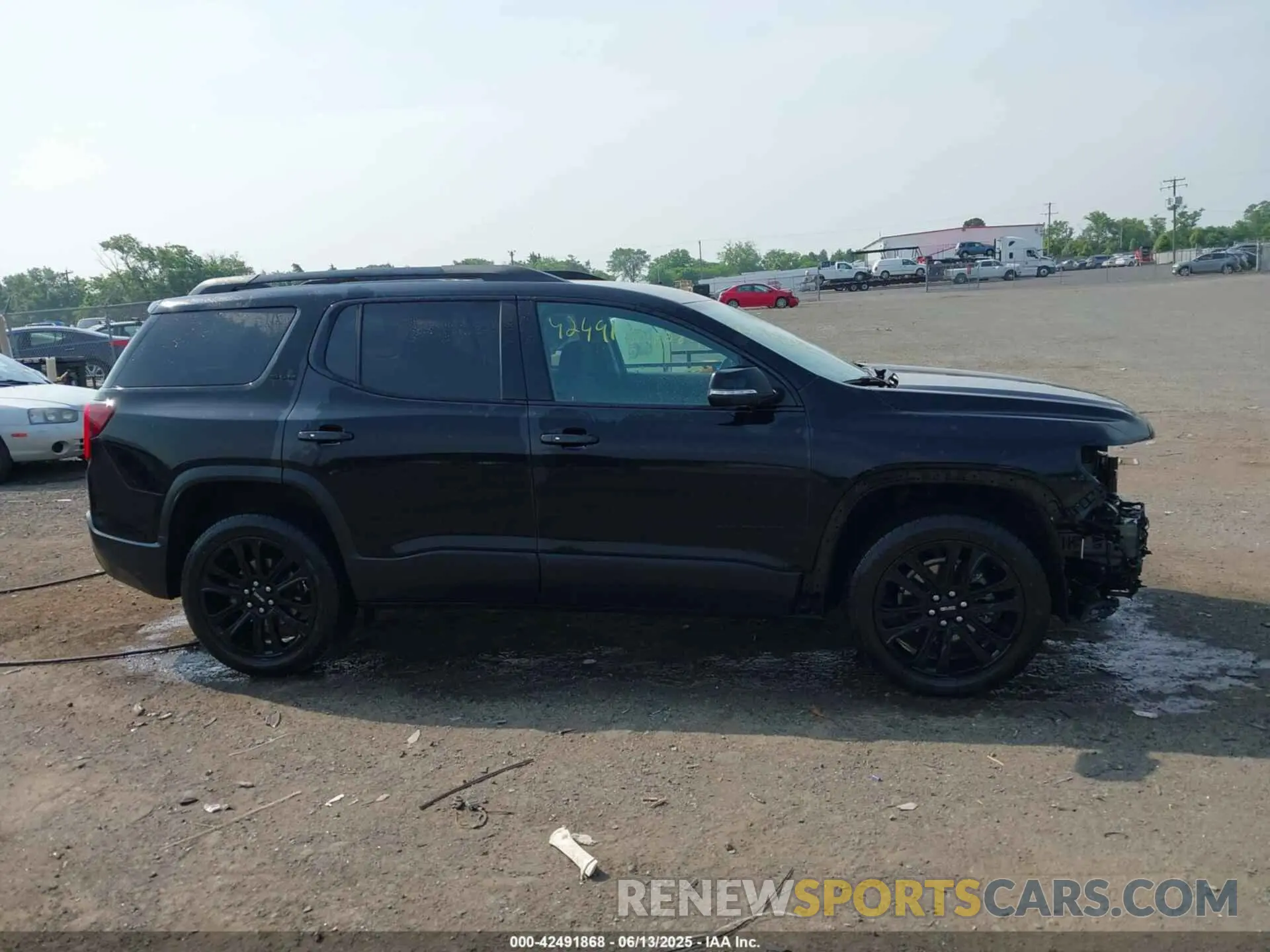 14 Photograph of a damaged car 1GKKNRL46NZ157035 GMC ACADIA 2022