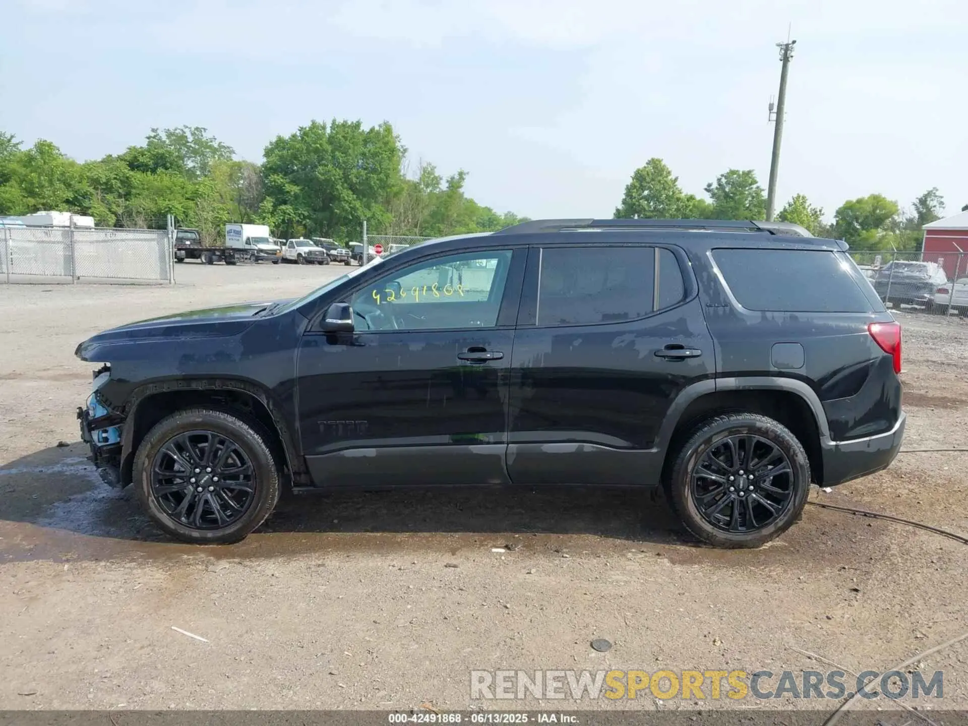 15 Photograph of a damaged car 1GKKNRL46NZ157035 GMC ACADIA 2022