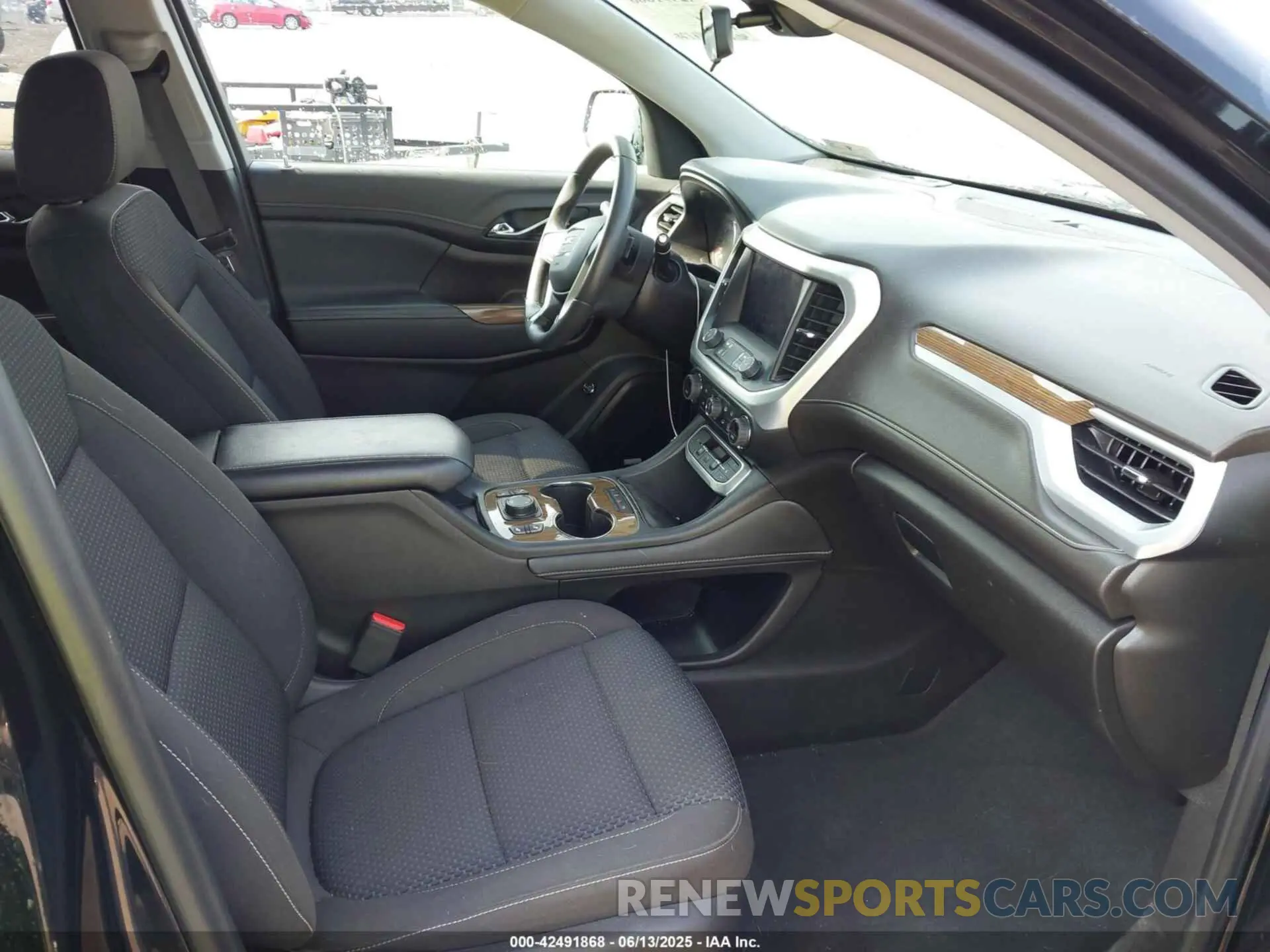 5 Photograph of a damaged car 1GKKNRL46NZ157035 GMC ACADIA 2022