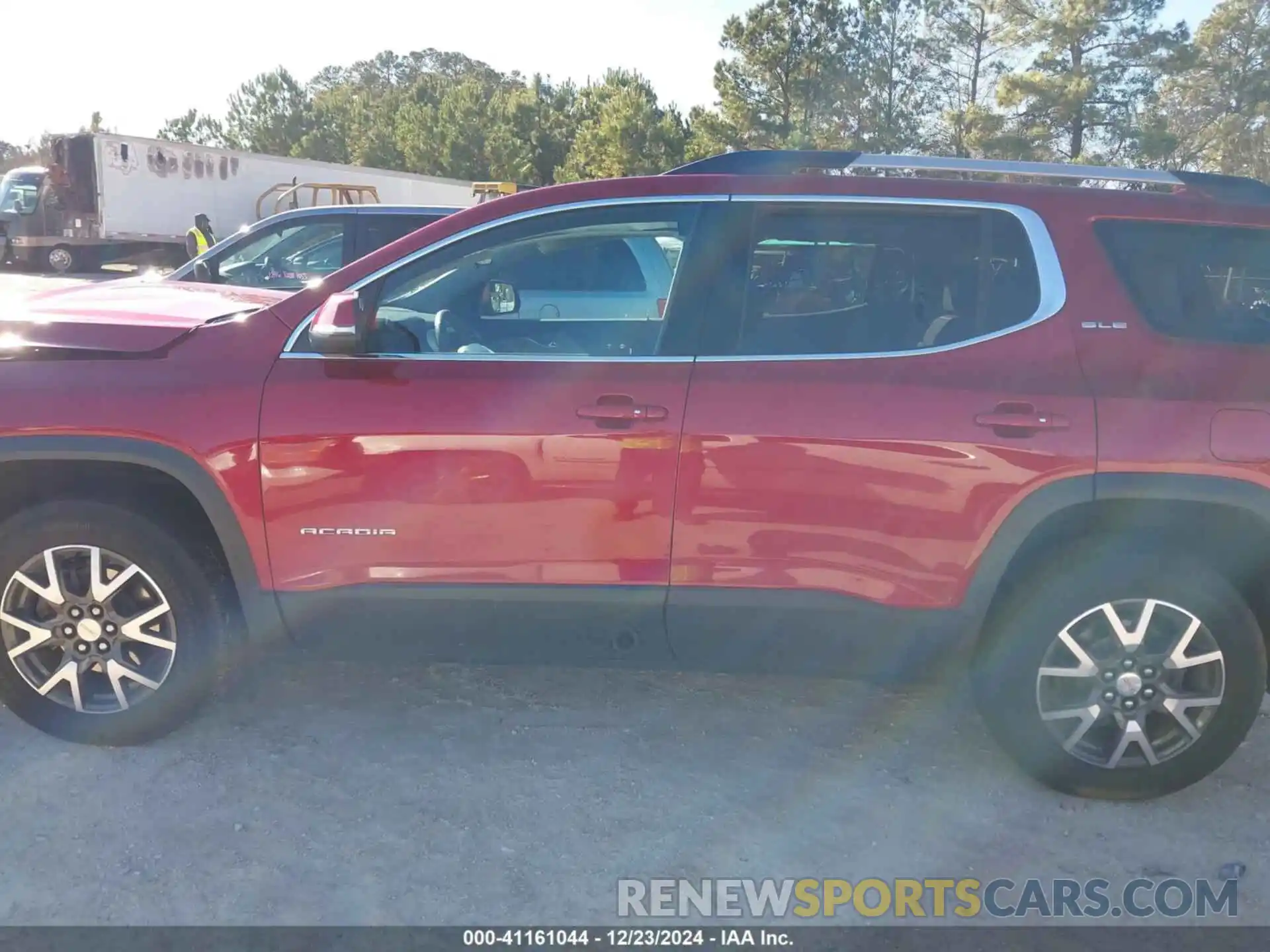 14 Photograph of a damaged car 1GKKNRL47NZ137487 GMC ACADIA 2022