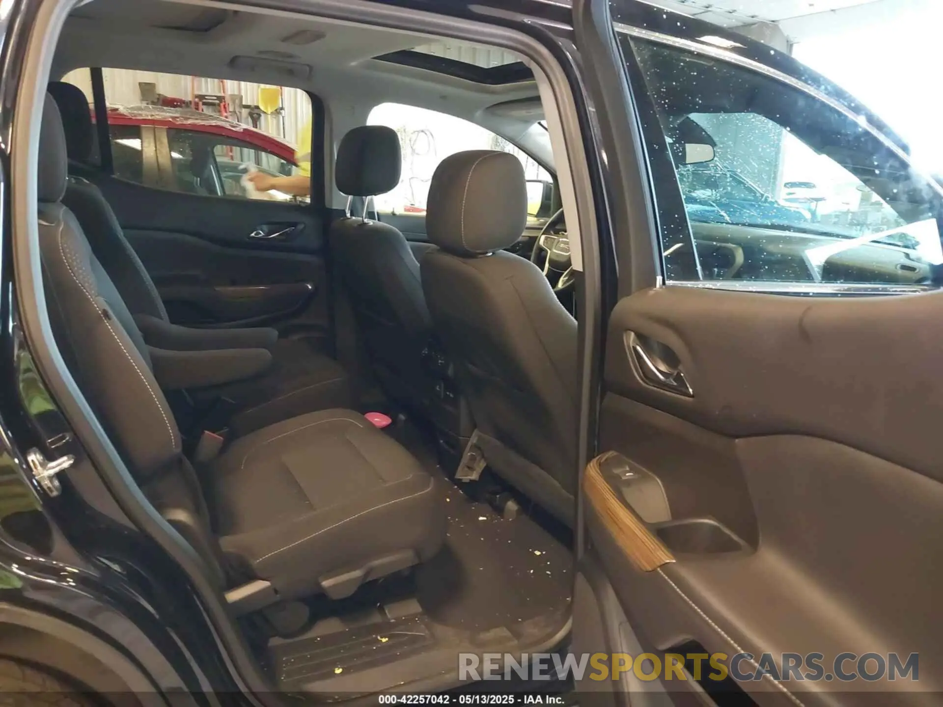 8 Photograph of a damaged car 1GKKNRL47NZ161580 GMC ACADIA 2022