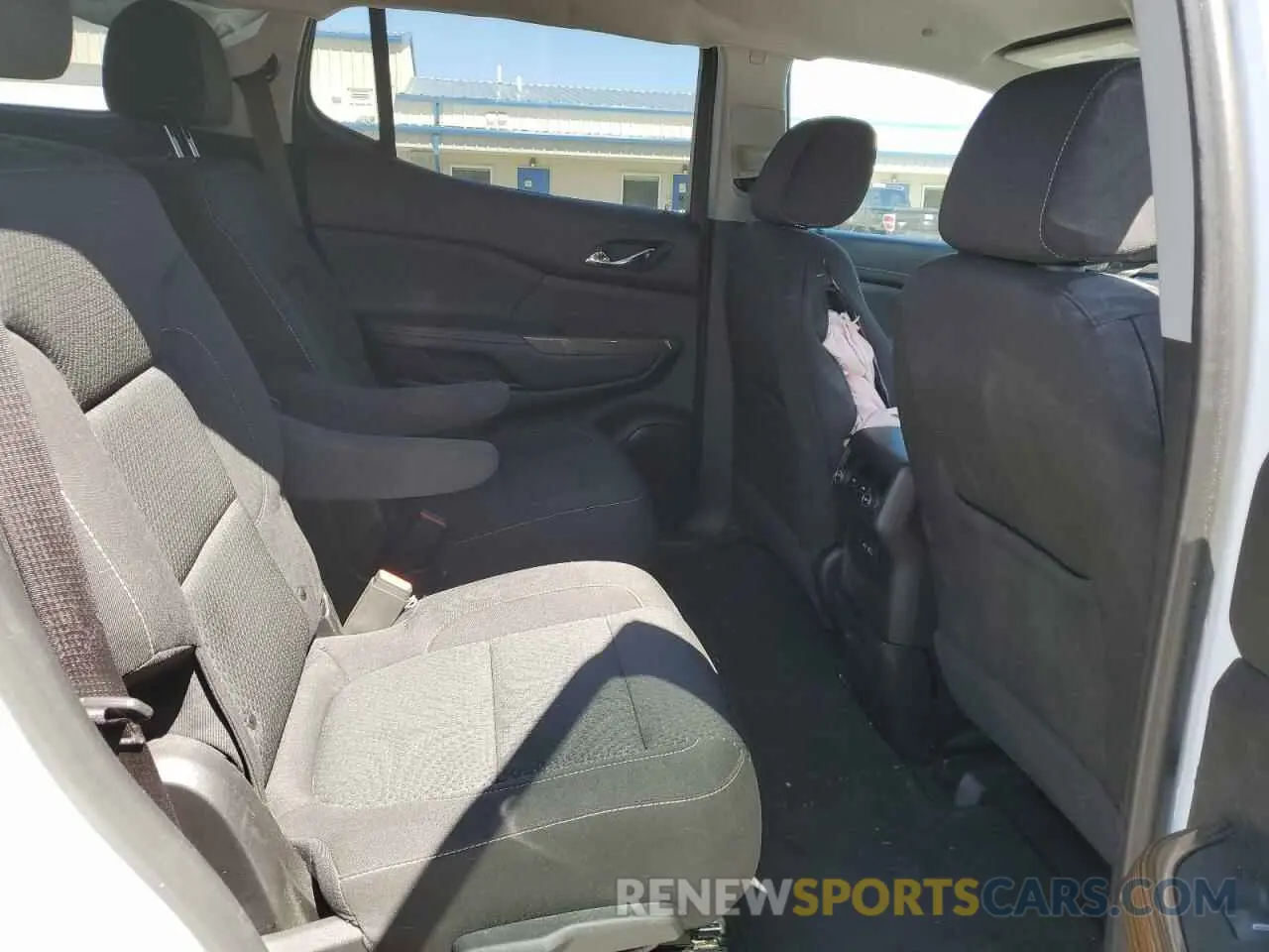 11 Photograph of a damaged car 1GKKNRL48NZ178095 GMC ACADIA 2022