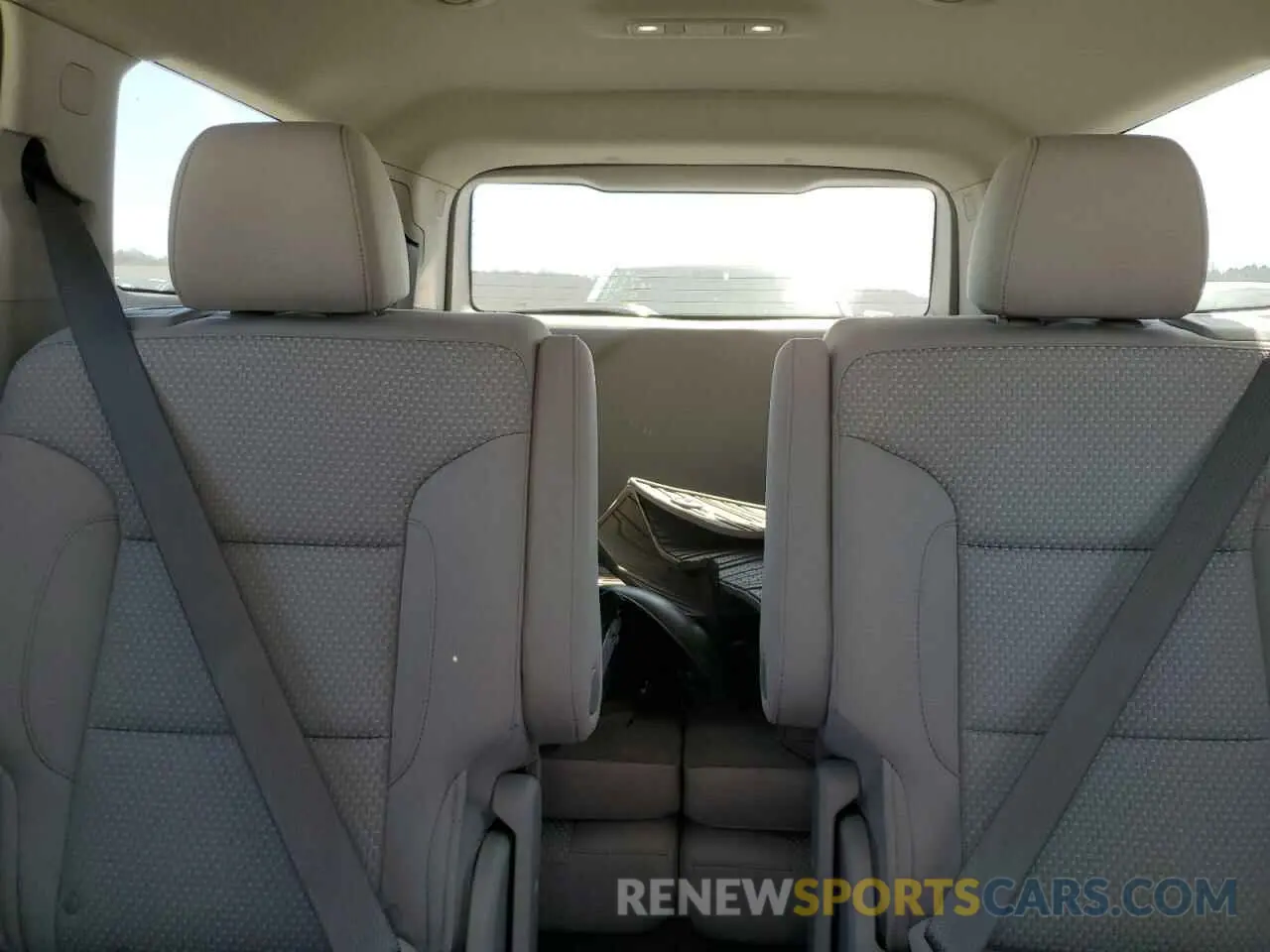 10 Photograph of a damaged car 1GKKNRL49NZ131738 GMC ACADIA 2022