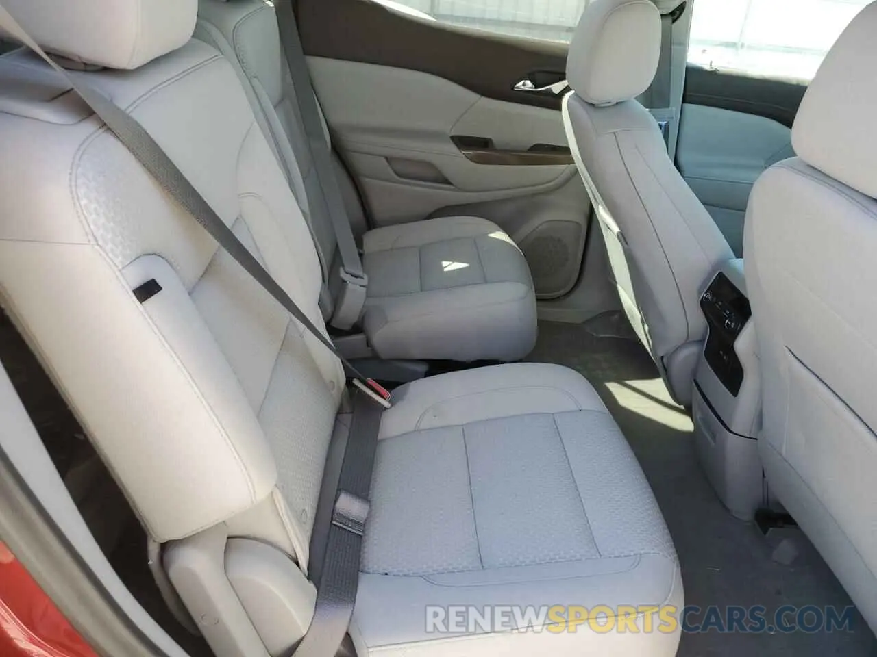 11 Photograph of a damaged car 1GKKNRL49NZ131738 GMC ACADIA 2022