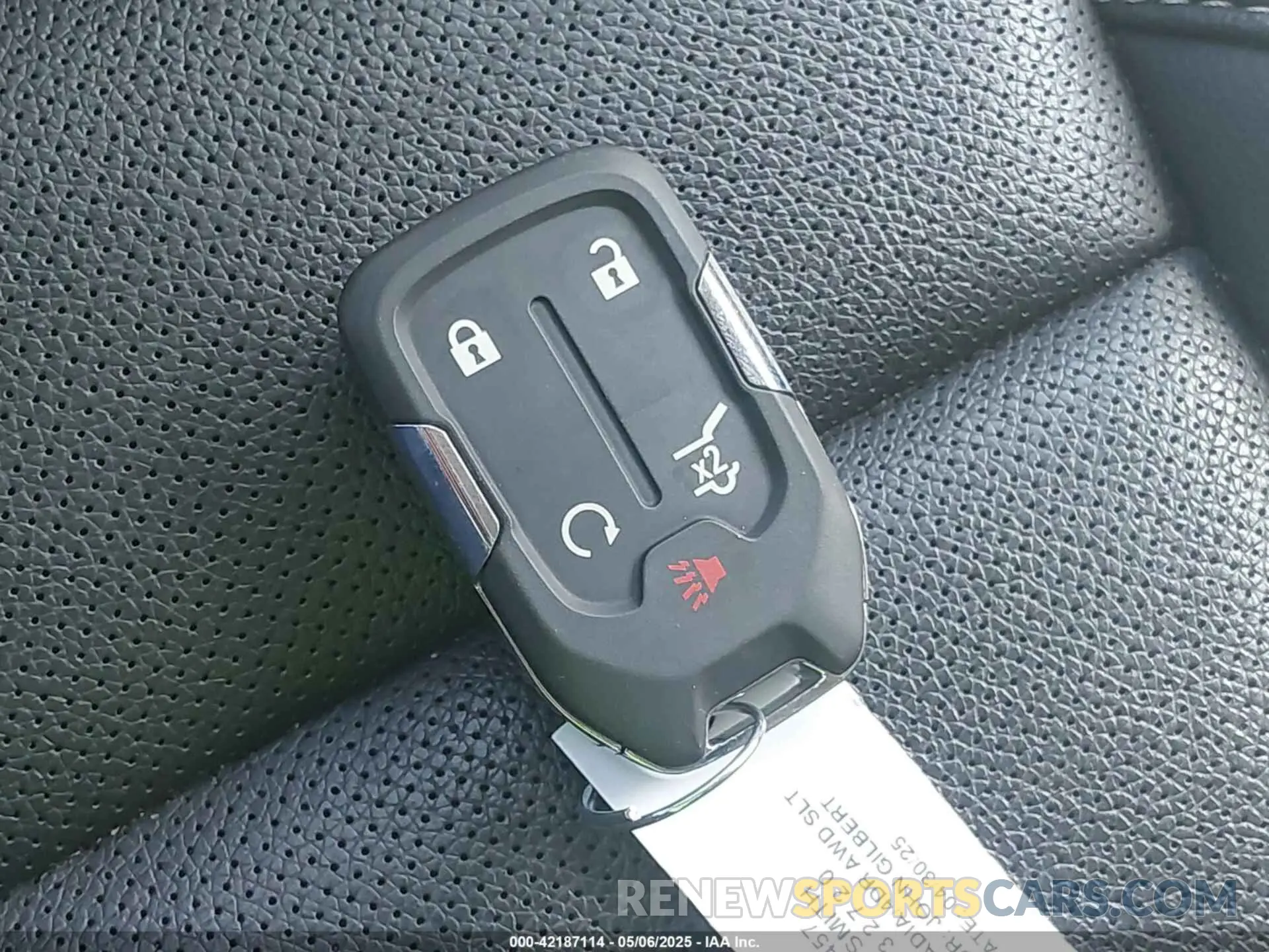 11 Photograph of a damaged car 1GKKNUL42NZ132720 GMC ACADIA 2022