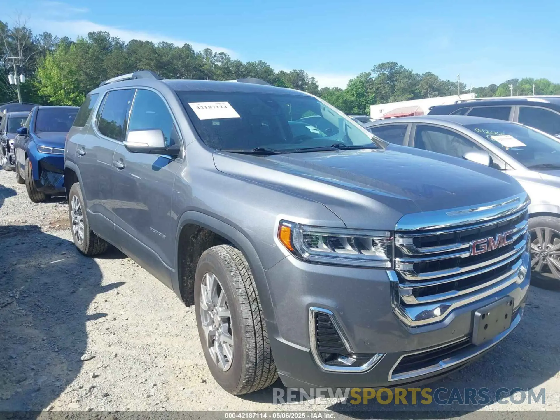 13 Photograph of a damaged car 1GKKNUL42NZ132720 GMC ACADIA 2022