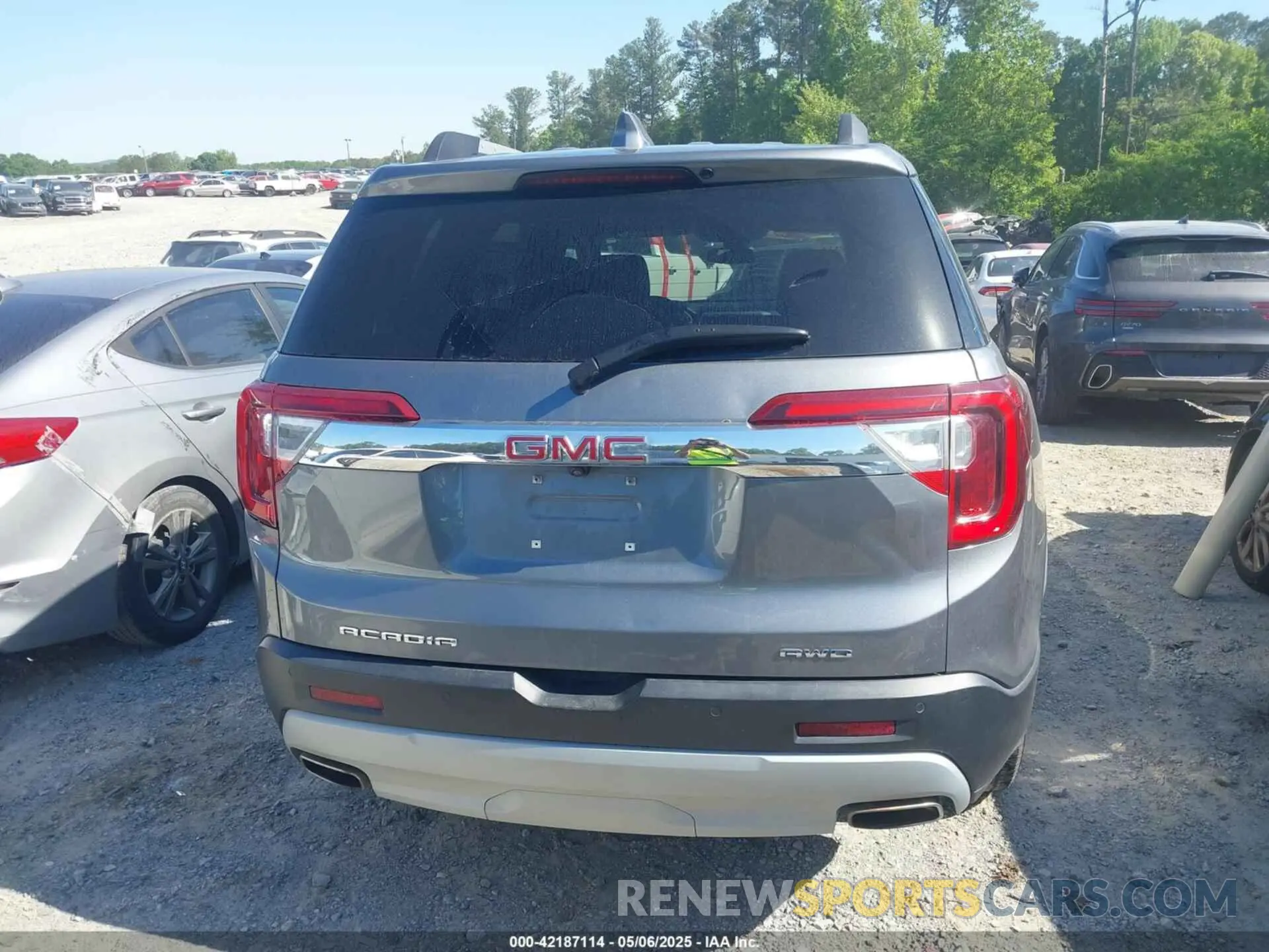 16 Photograph of a damaged car 1GKKNUL42NZ132720 GMC ACADIA 2022