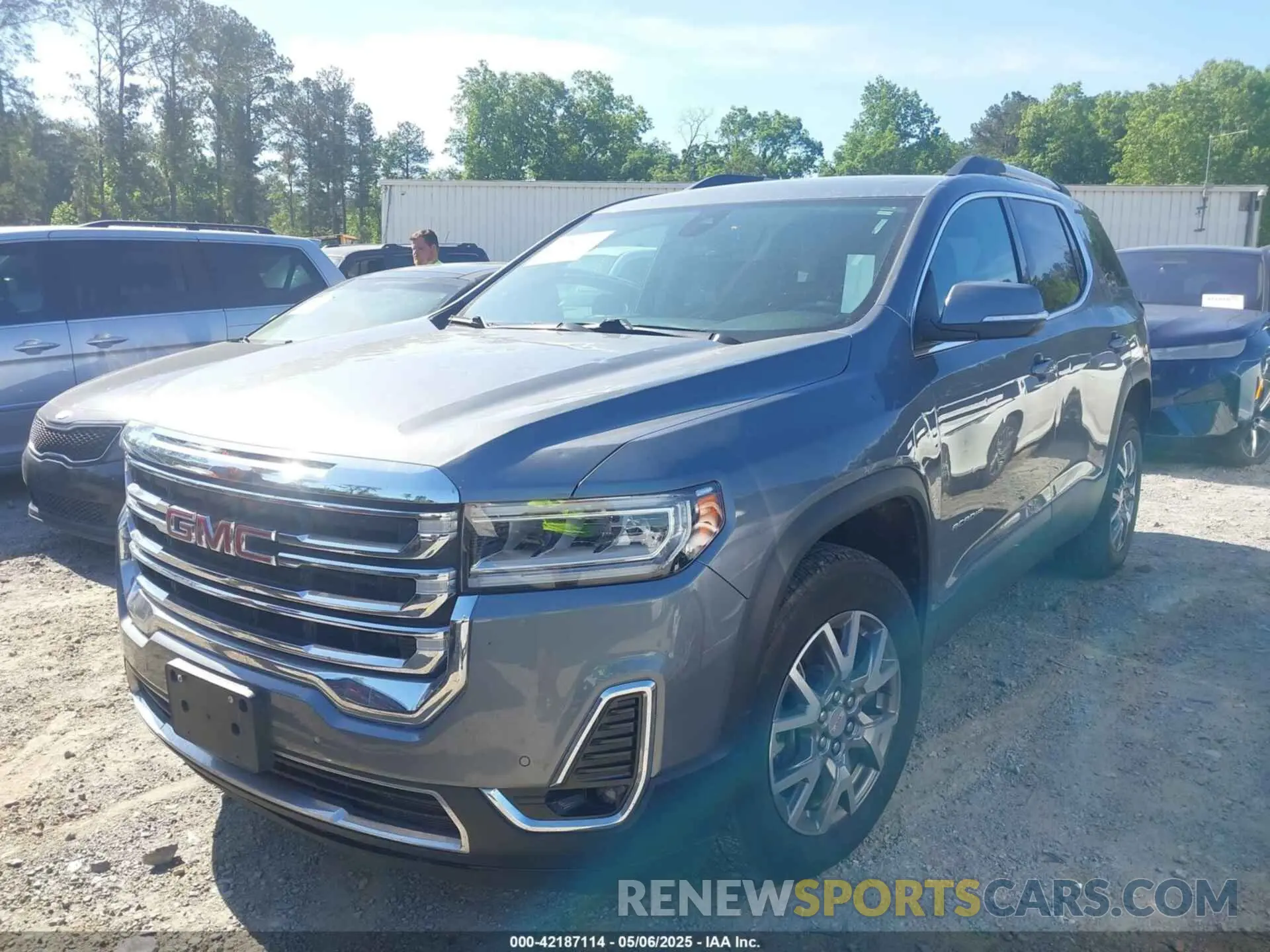 2 Photograph of a damaged car 1GKKNUL42NZ132720 GMC ACADIA 2022