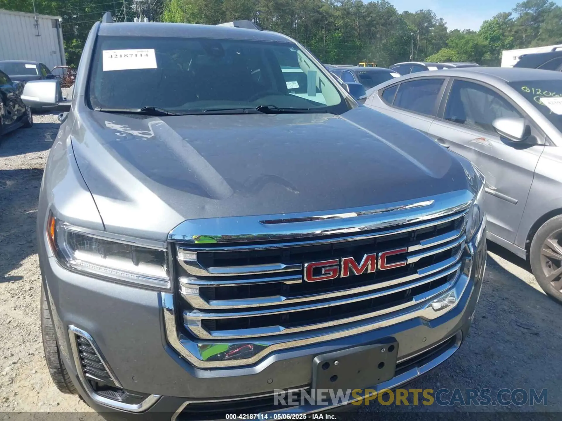 6 Photograph of a damaged car 1GKKNUL42NZ132720 GMC ACADIA 2022