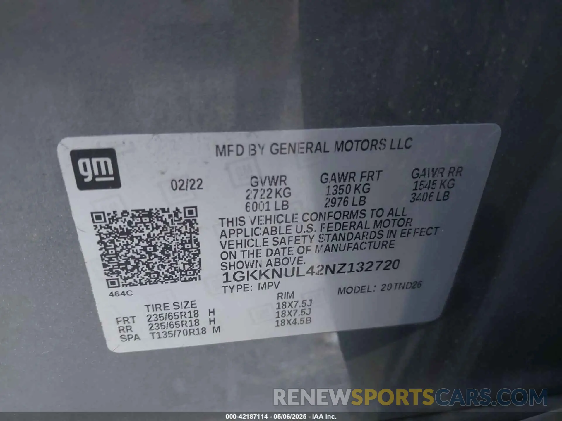 9 Photograph of a damaged car 1GKKNUL42NZ132720 GMC ACADIA 2022