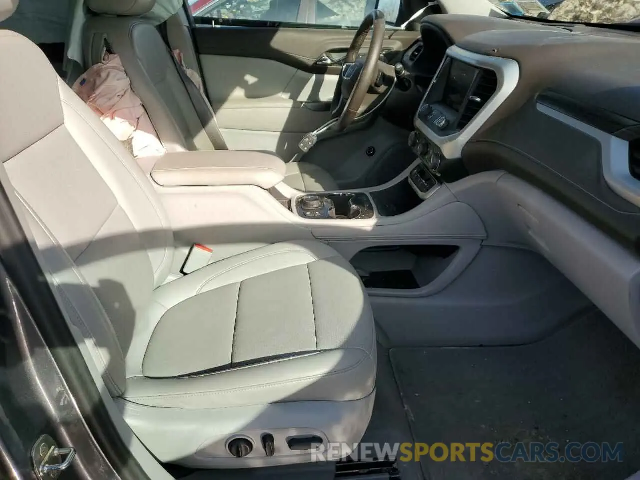 7 Photograph of a damaged car 1GKKNUL48NZ145049 GMC ACADIA 2022