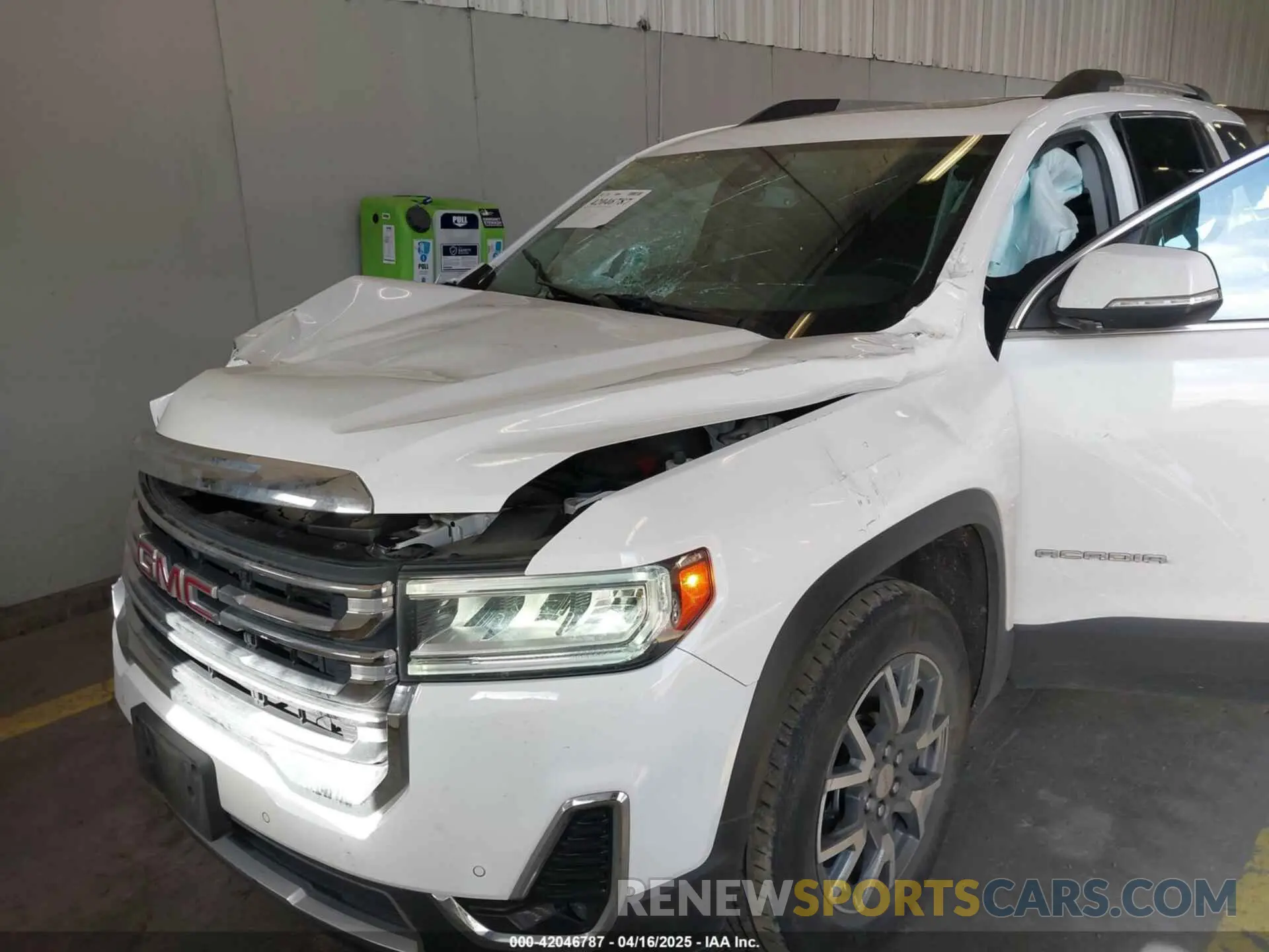 6 Photograph of a damaged car 1GKKNUL49NZ154455 GMC ACADIA 2022