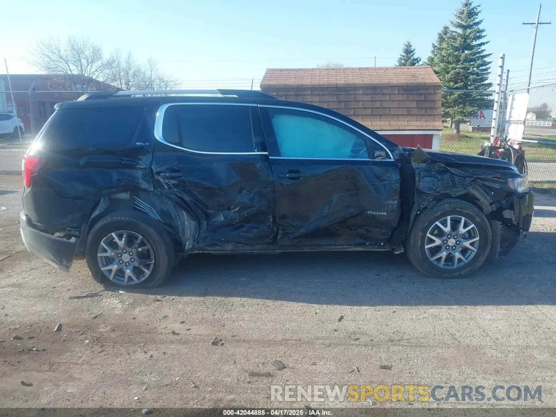 13 Photograph of a damaged car 1GKKNULS3NZ113334 GMC ACADIA 2022