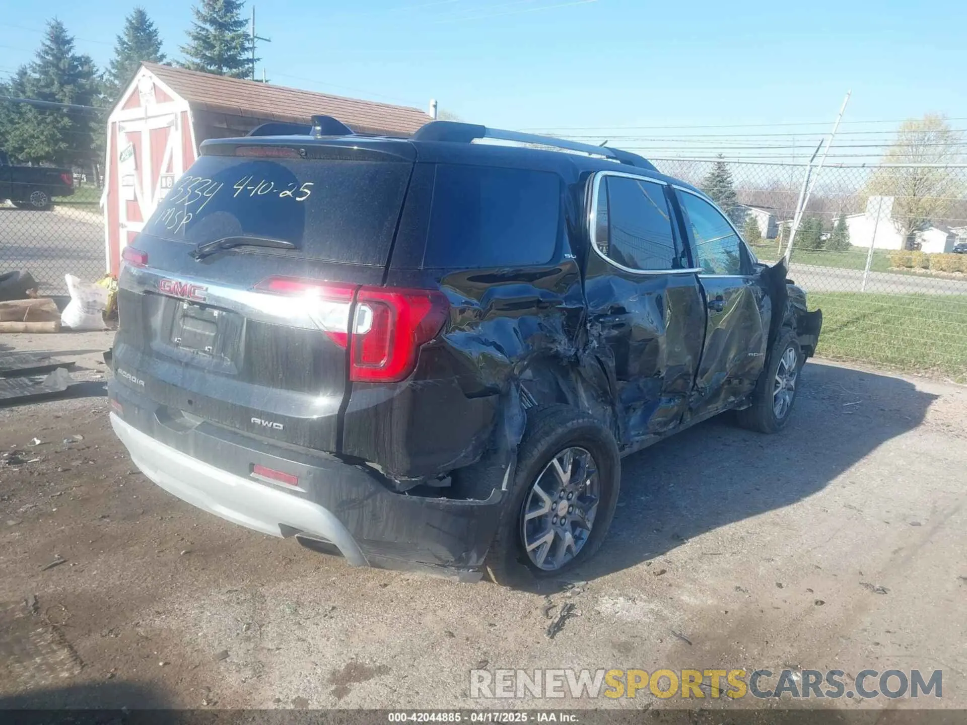 4 Photograph of a damaged car 1GKKNULS3NZ113334 GMC ACADIA 2022