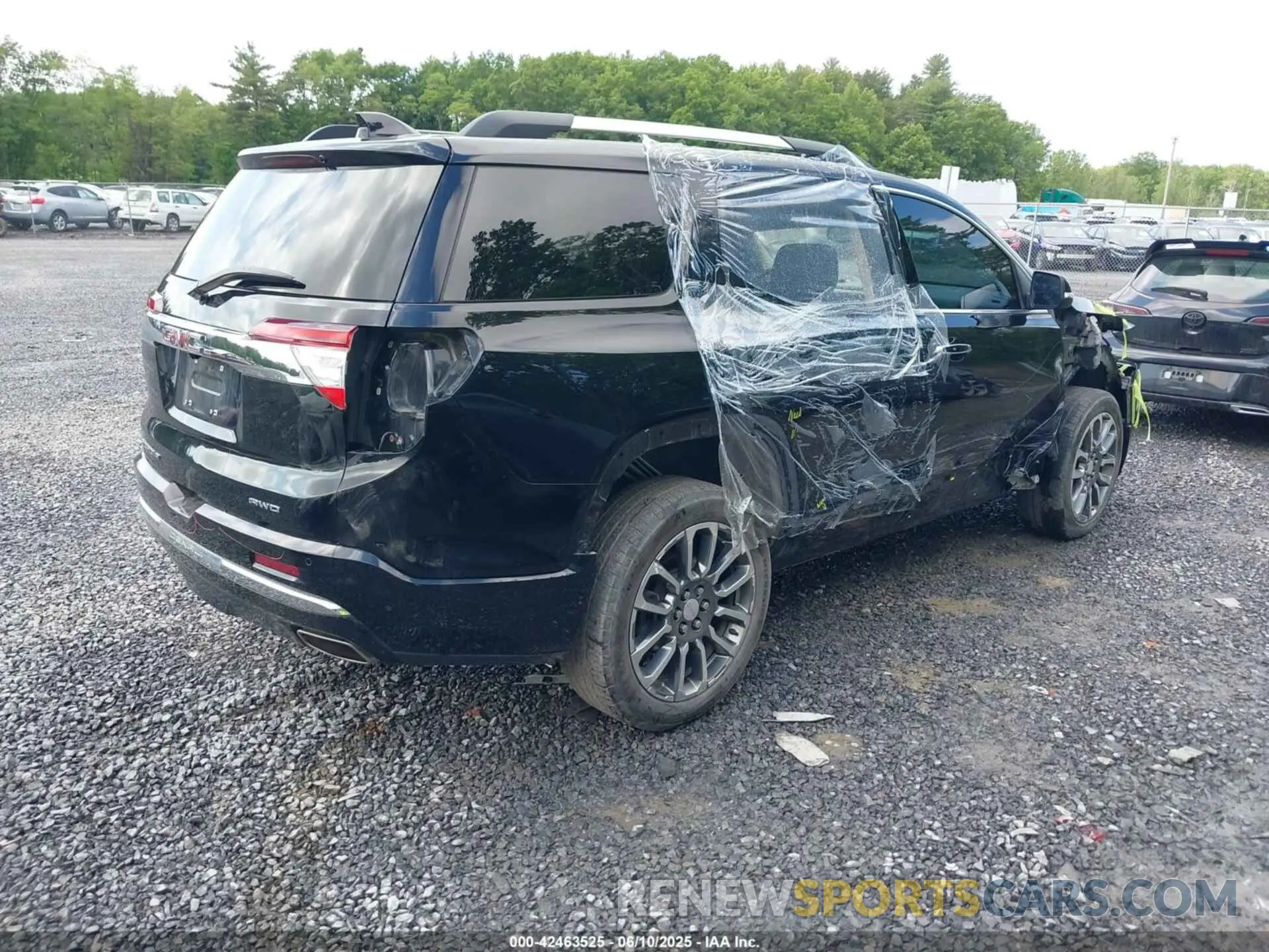 4 Photograph of a damaged car 1GKKNXLSXNZ175038 GMC ACADIA 2022