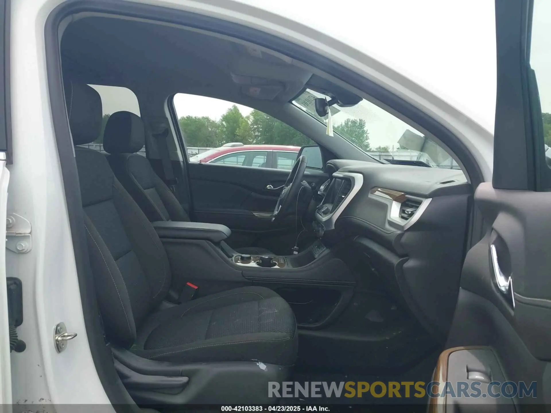 5 Photograph of a damaged car 1GKKNKL40PZ242091 GMC ACADIA 2023