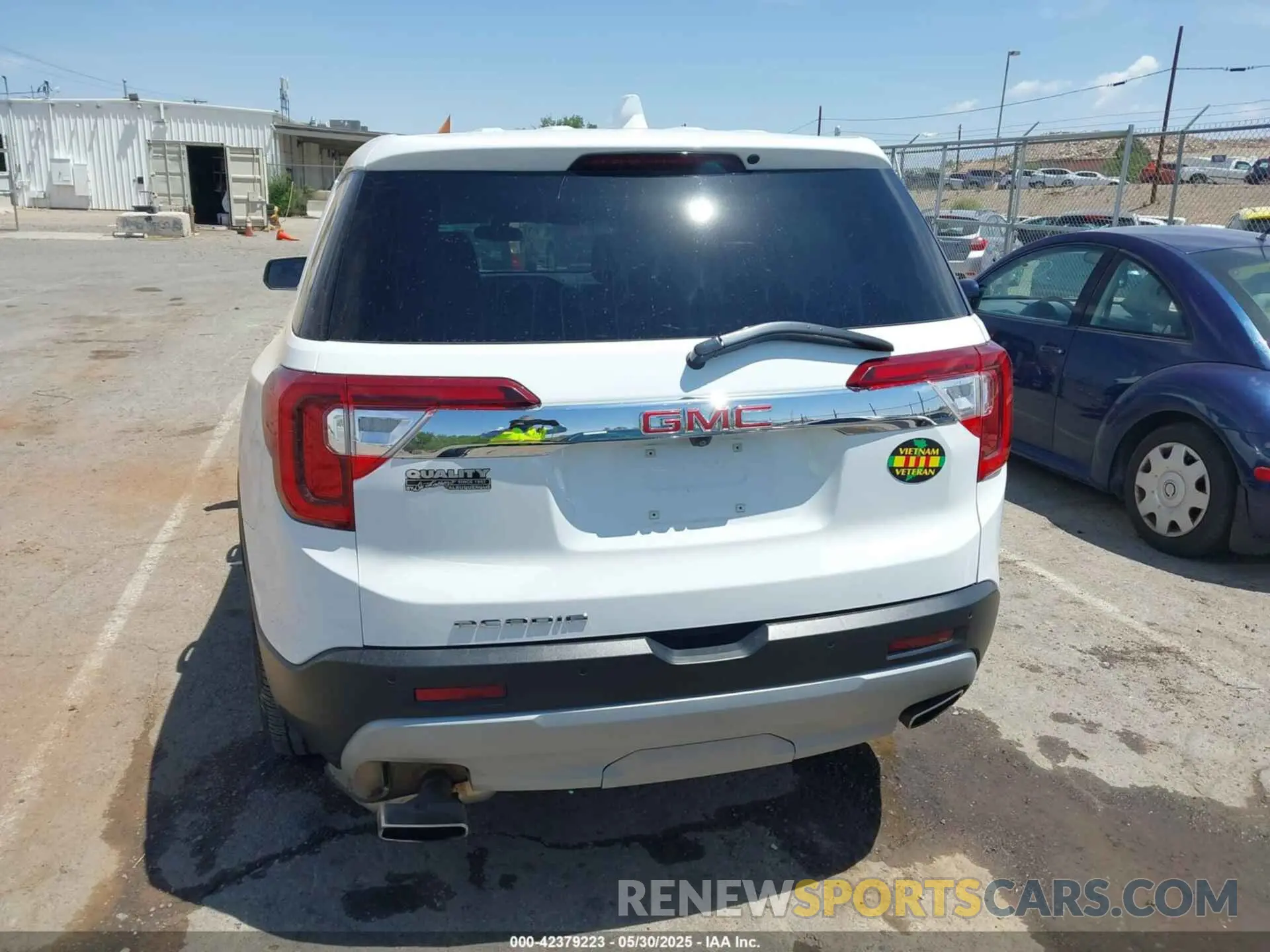 16 Photograph of a damaged car 1GKKNKL42PZ103838 GMC ACADIA 2023