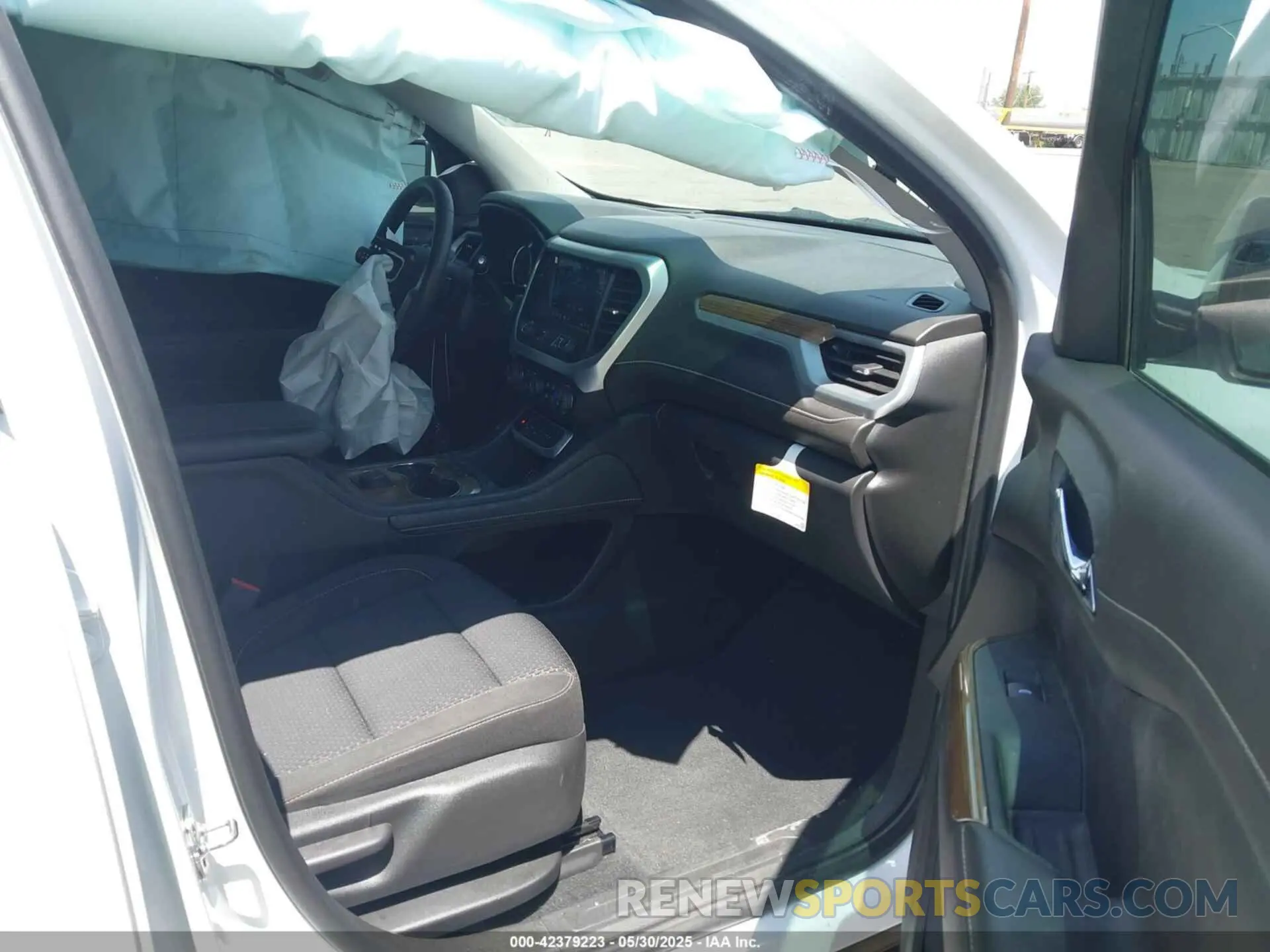 5 Photograph of a damaged car 1GKKNKL42PZ103838 GMC ACADIA 2023