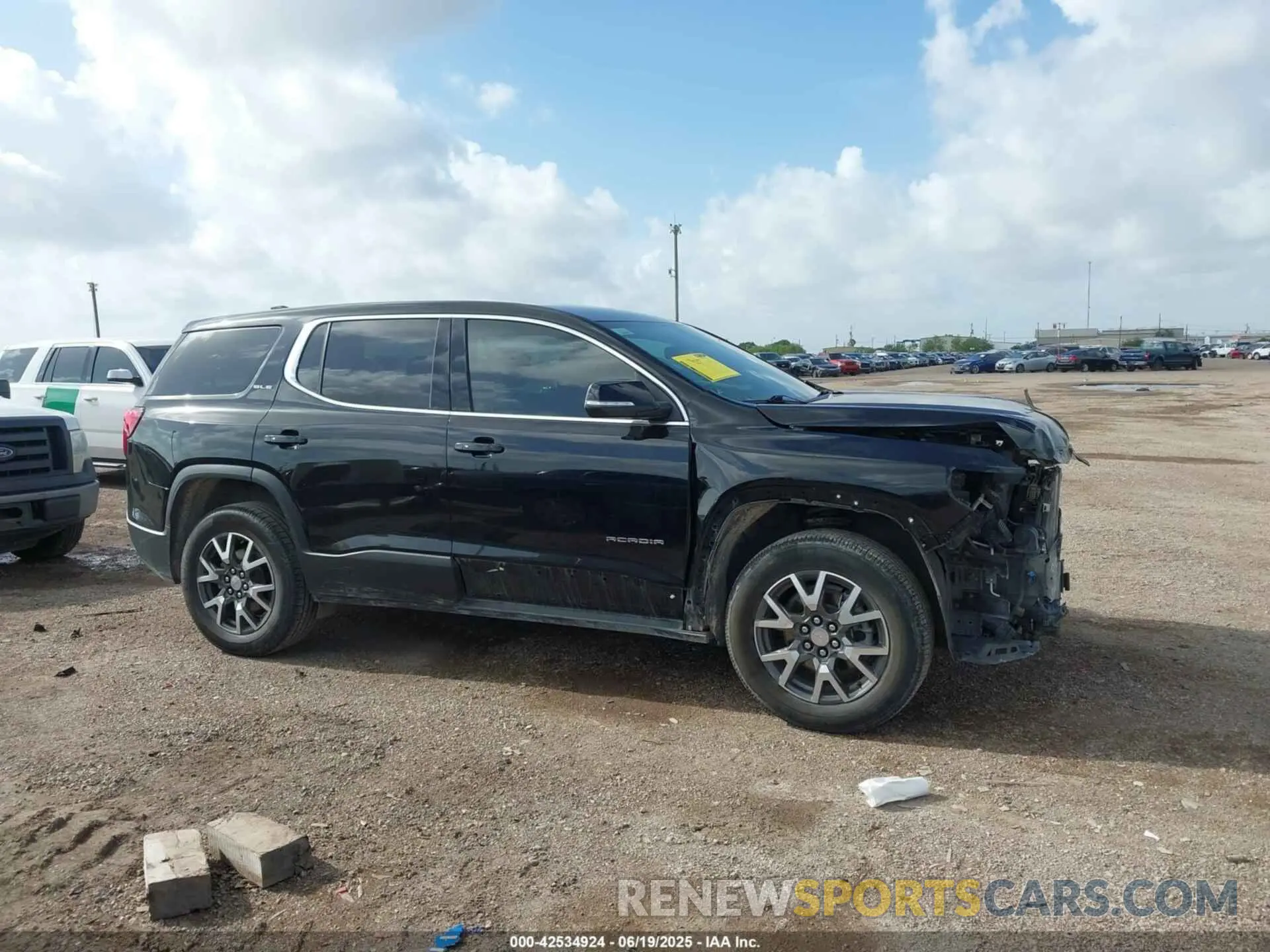 14 Photograph of a damaged car 1GKKNKL42PZ158953 GMC ACADIA 2023