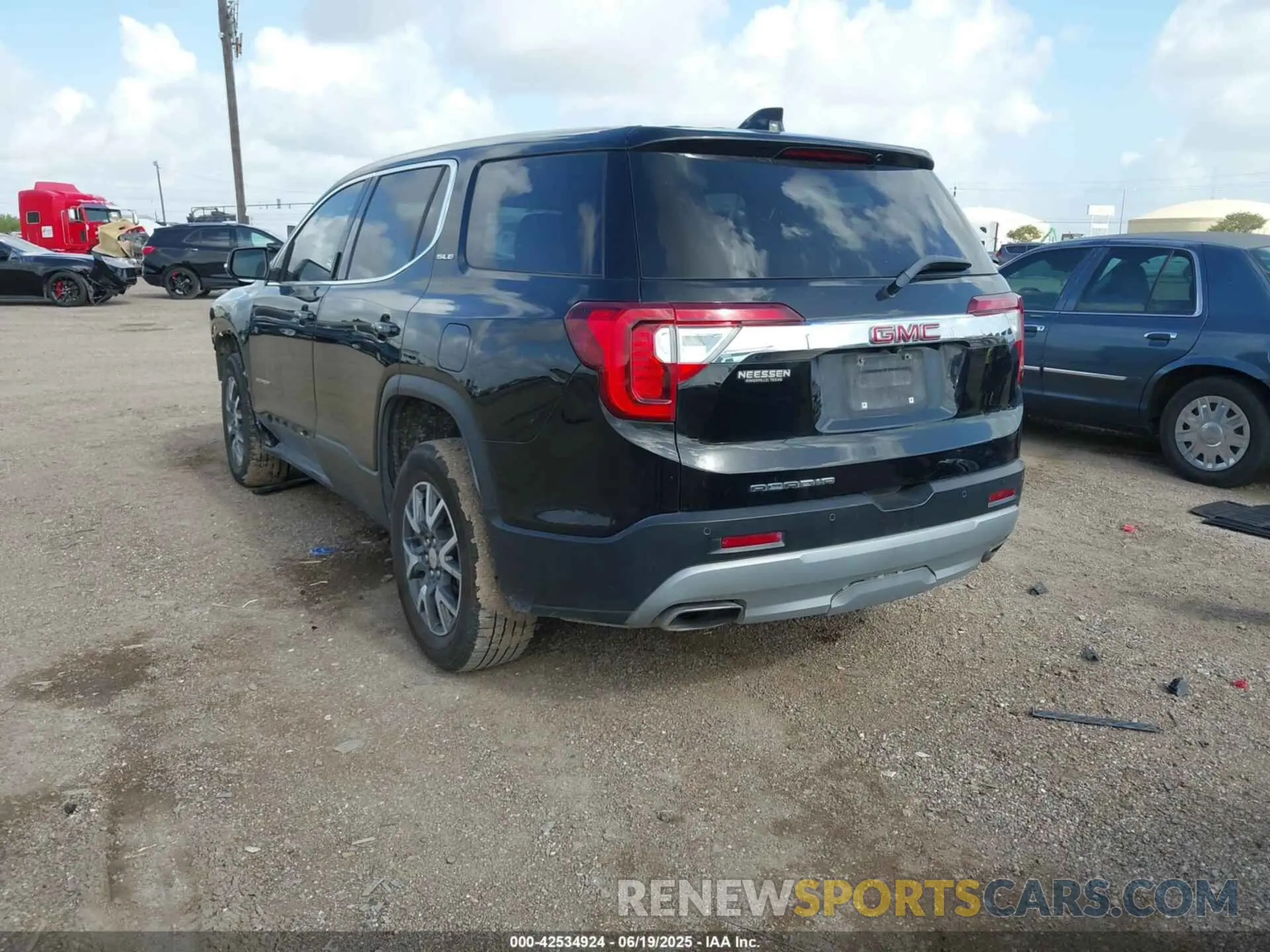 3 Photograph of a damaged car 1GKKNKL42PZ158953 GMC ACADIA 2023