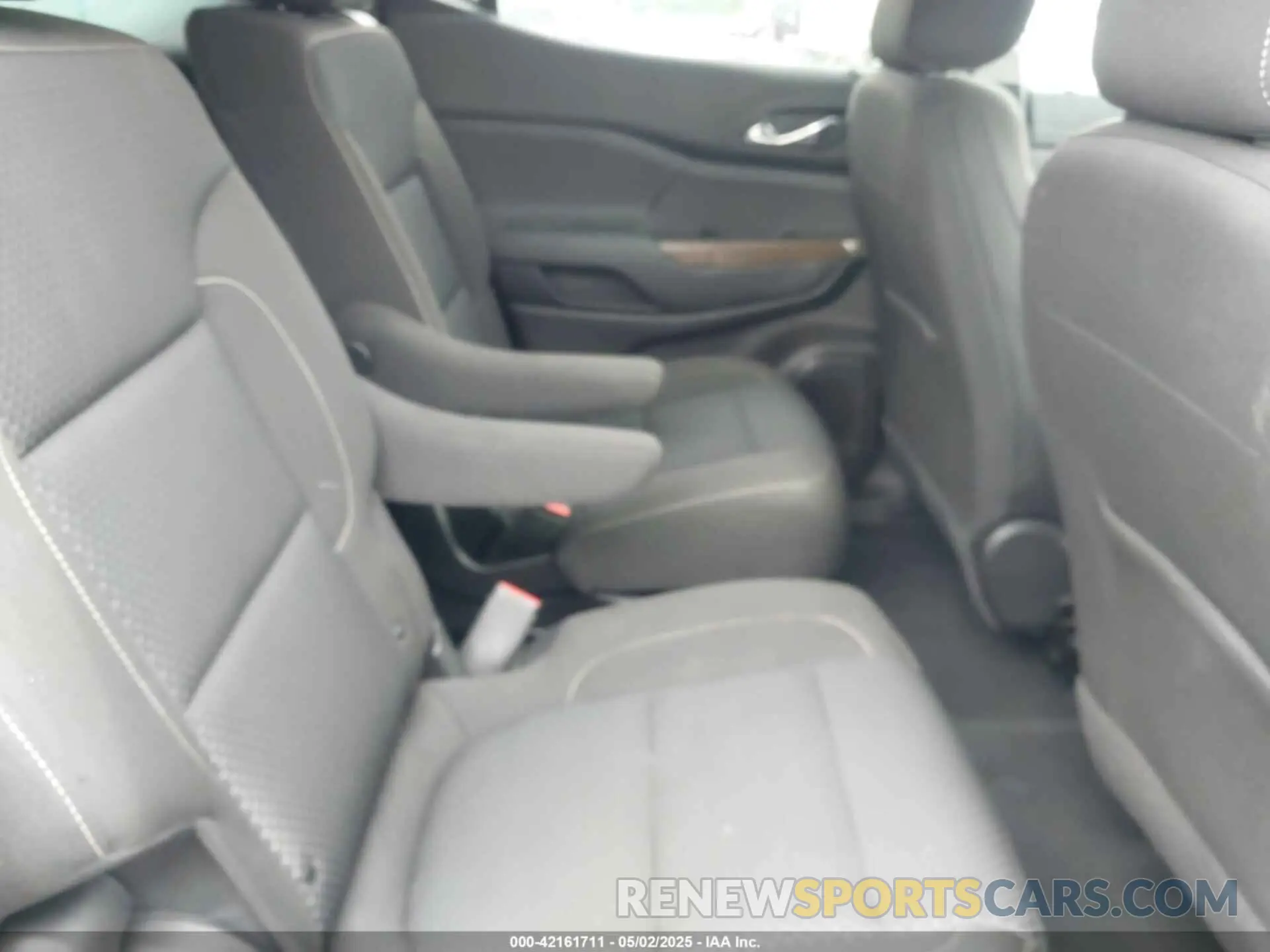 8 Photograph of a damaged car 1GKKNKL42PZ198921 GMC ACADIA 2023