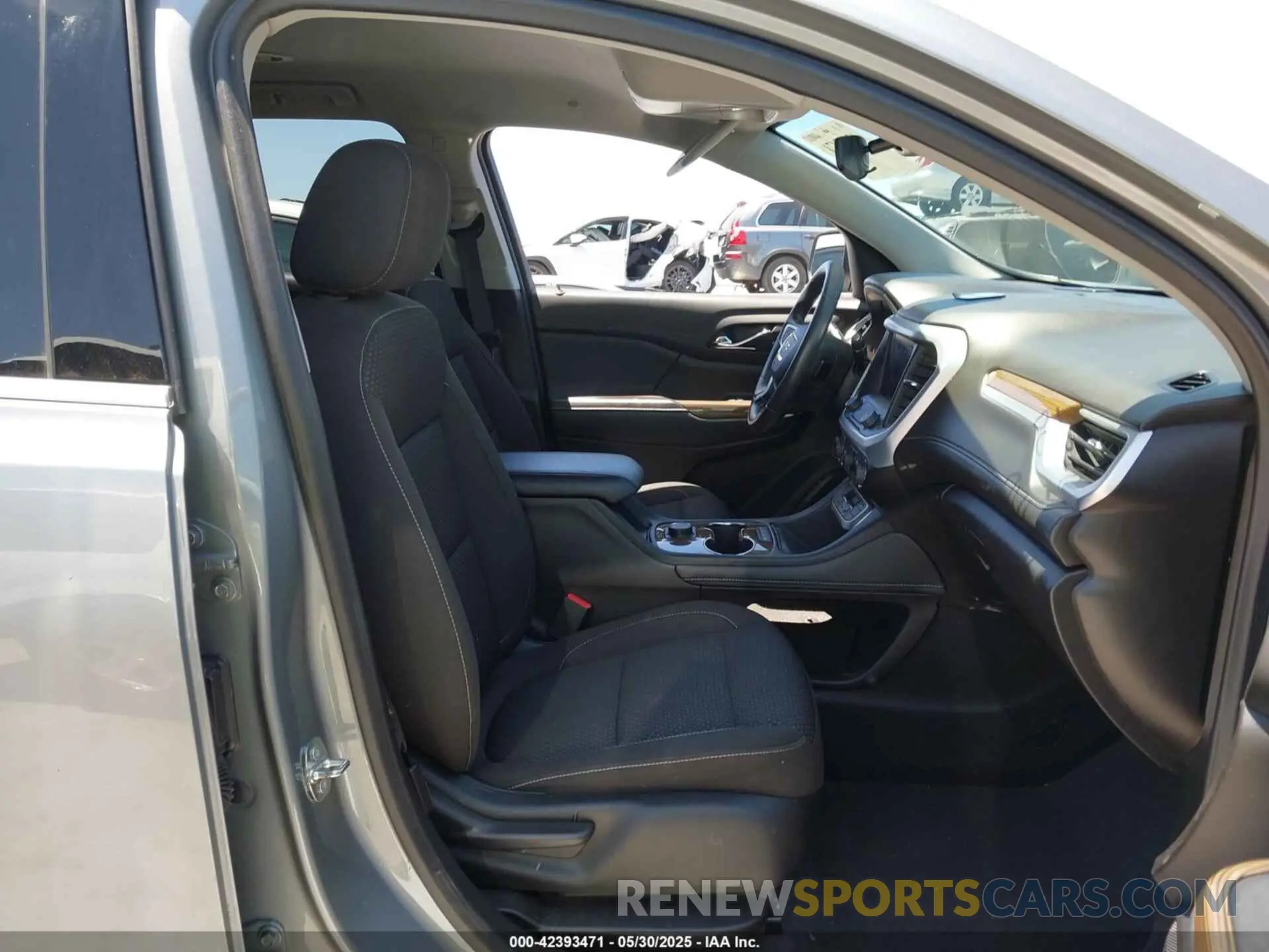 5 Photograph of a damaged car 1GKKNKL42PZ208315 GMC ACADIA 2023
