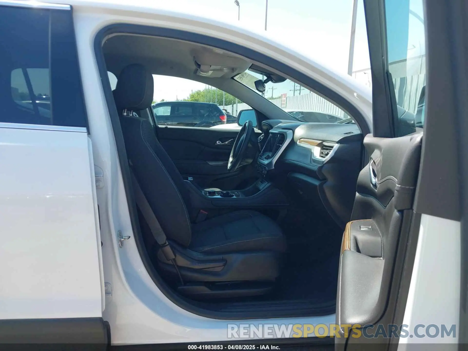 5 Photograph of a damaged car 1GKKNKL43PZ114461 GMC ACADIA 2023