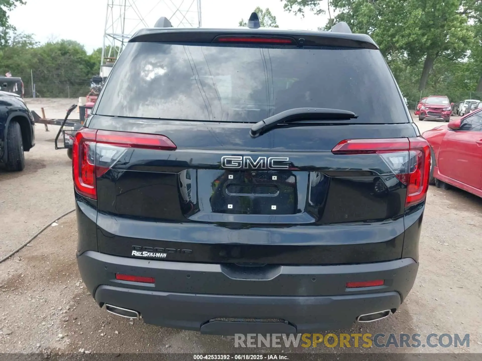 16 Photograph of a damaged car 1GKKNKL44PZ194191 GMC ACADIA 2023