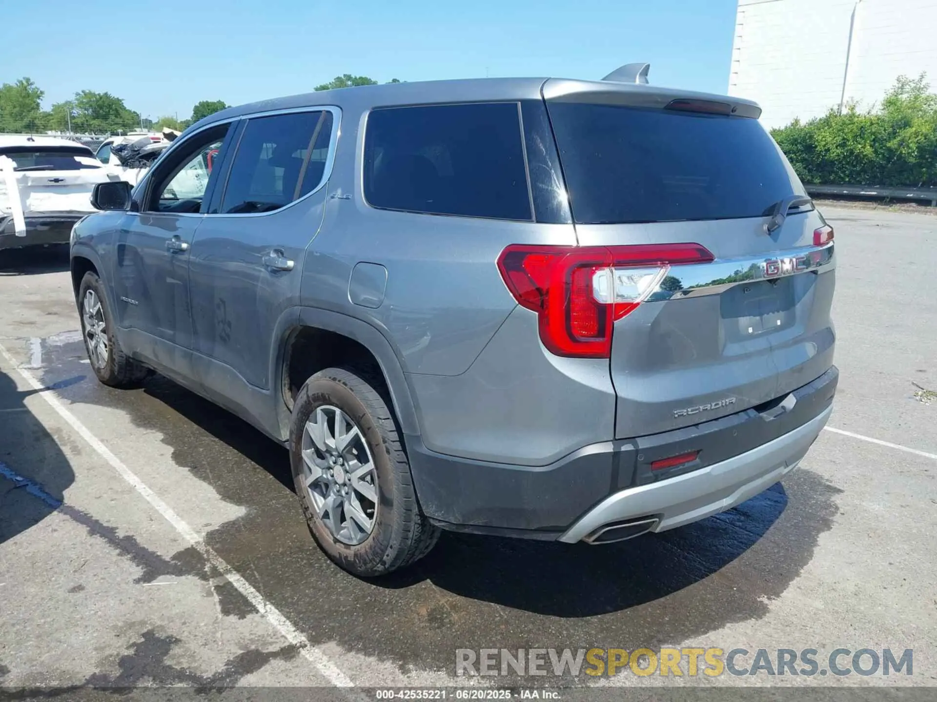 3 Photograph of a damaged car 1GKKNKL44PZ200362 GMC ACADIA 2023
