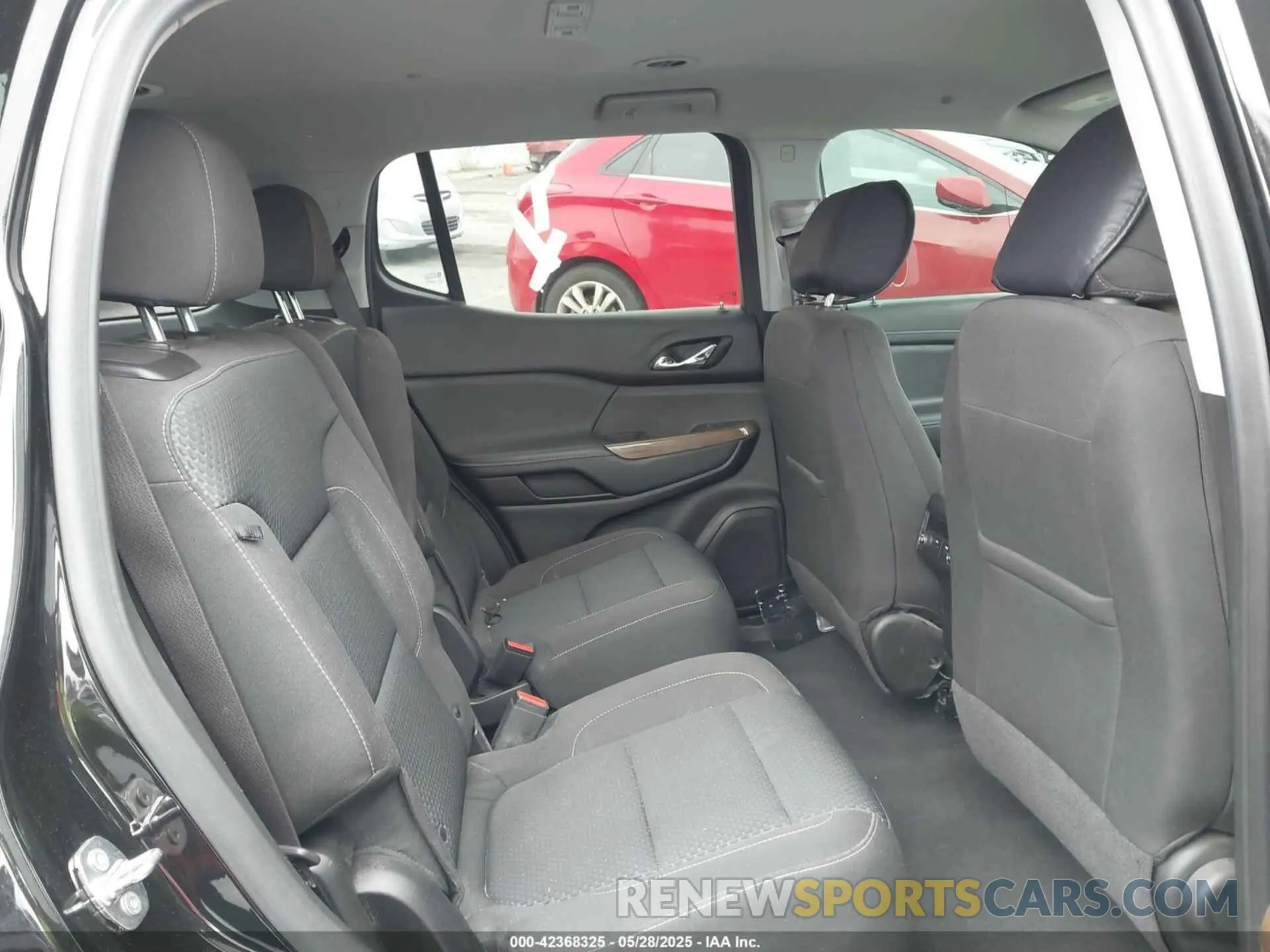 8 Photograph of a damaged car 1GKKNKL45PZ262501 GMC ACADIA 2023