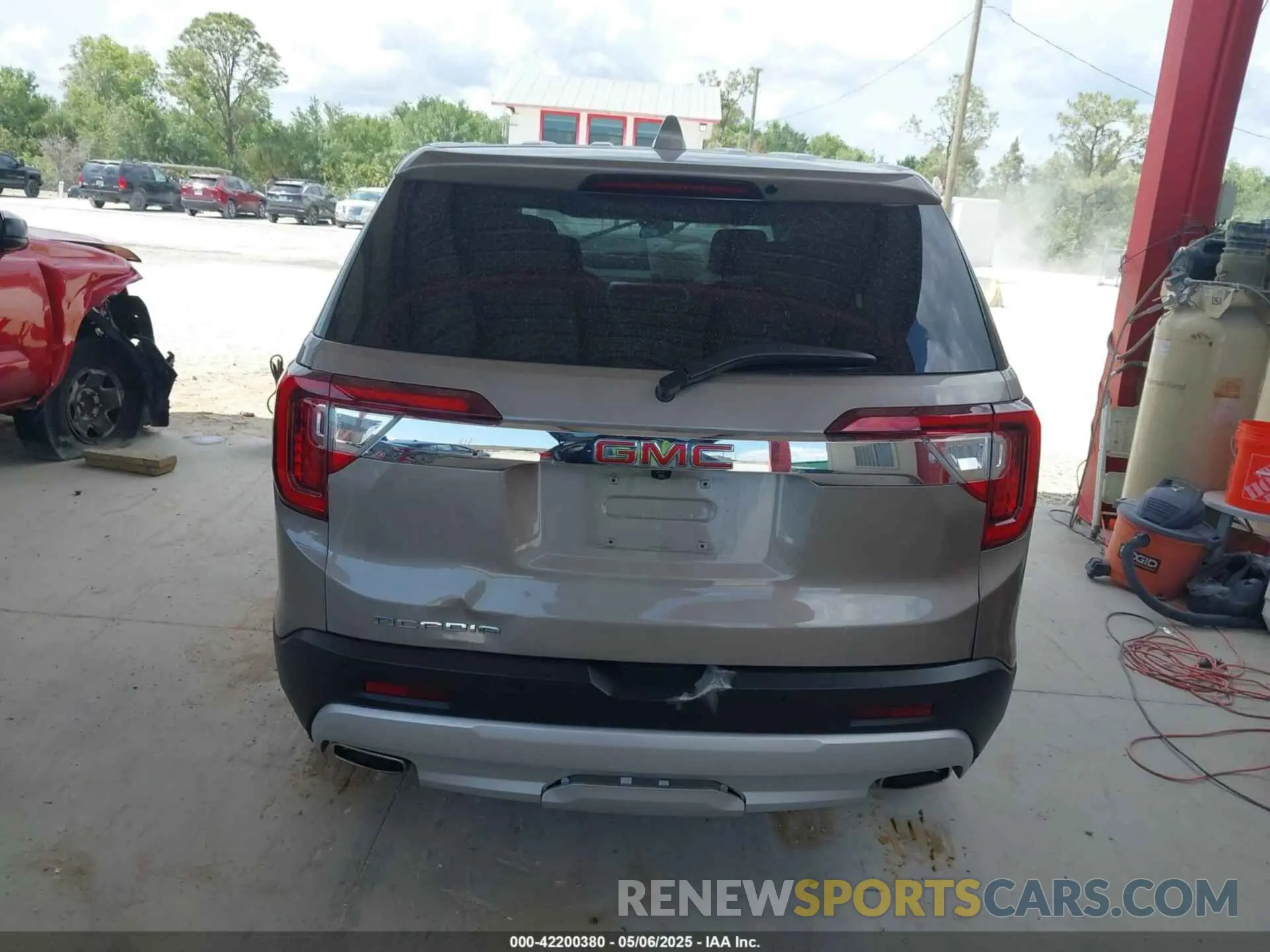 15 Photograph of a damaged car 1GKKNKL46PZ162813 GMC ACADIA 2023