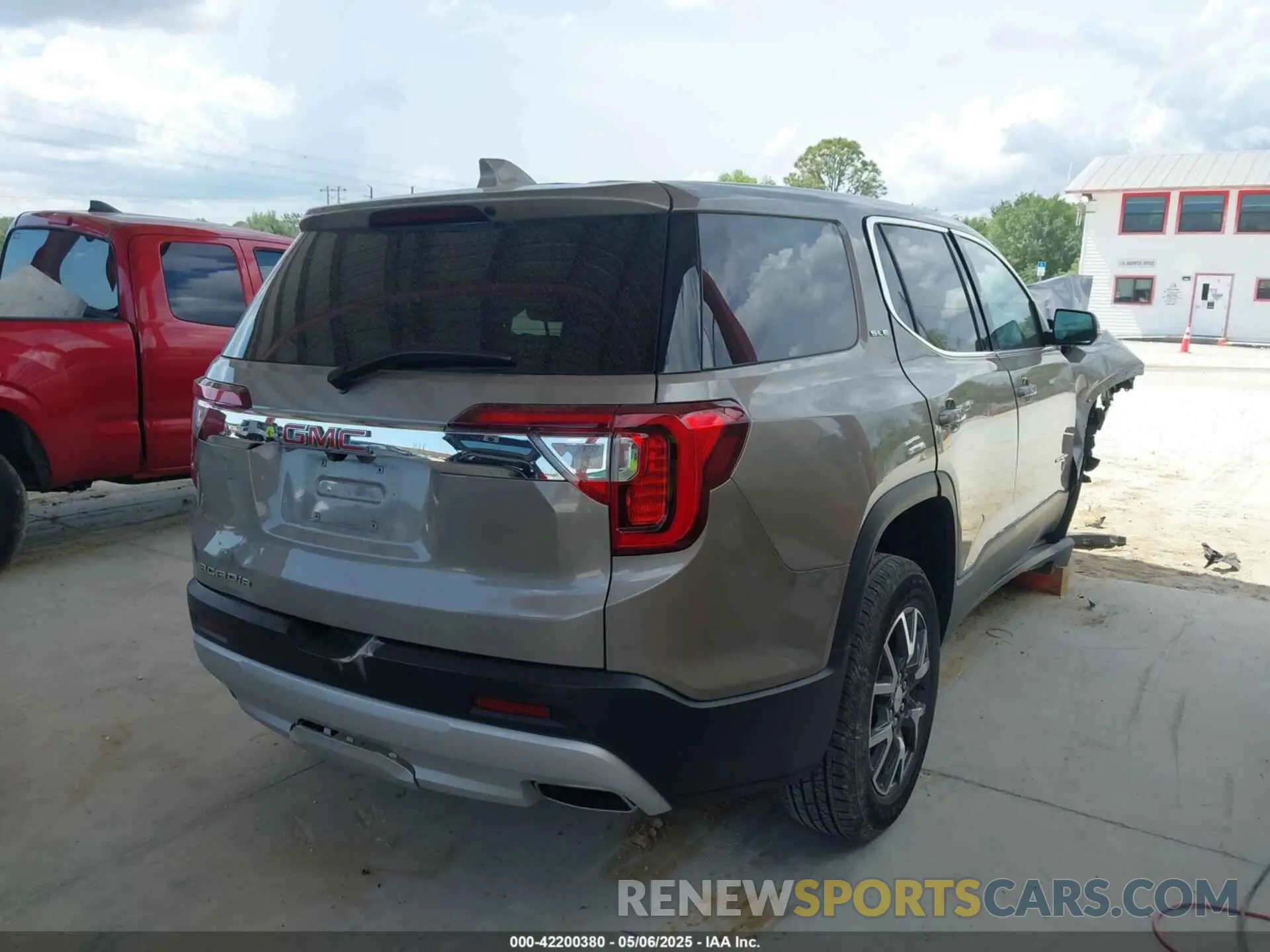 4 Photograph of a damaged car 1GKKNKL46PZ162813 GMC ACADIA 2023