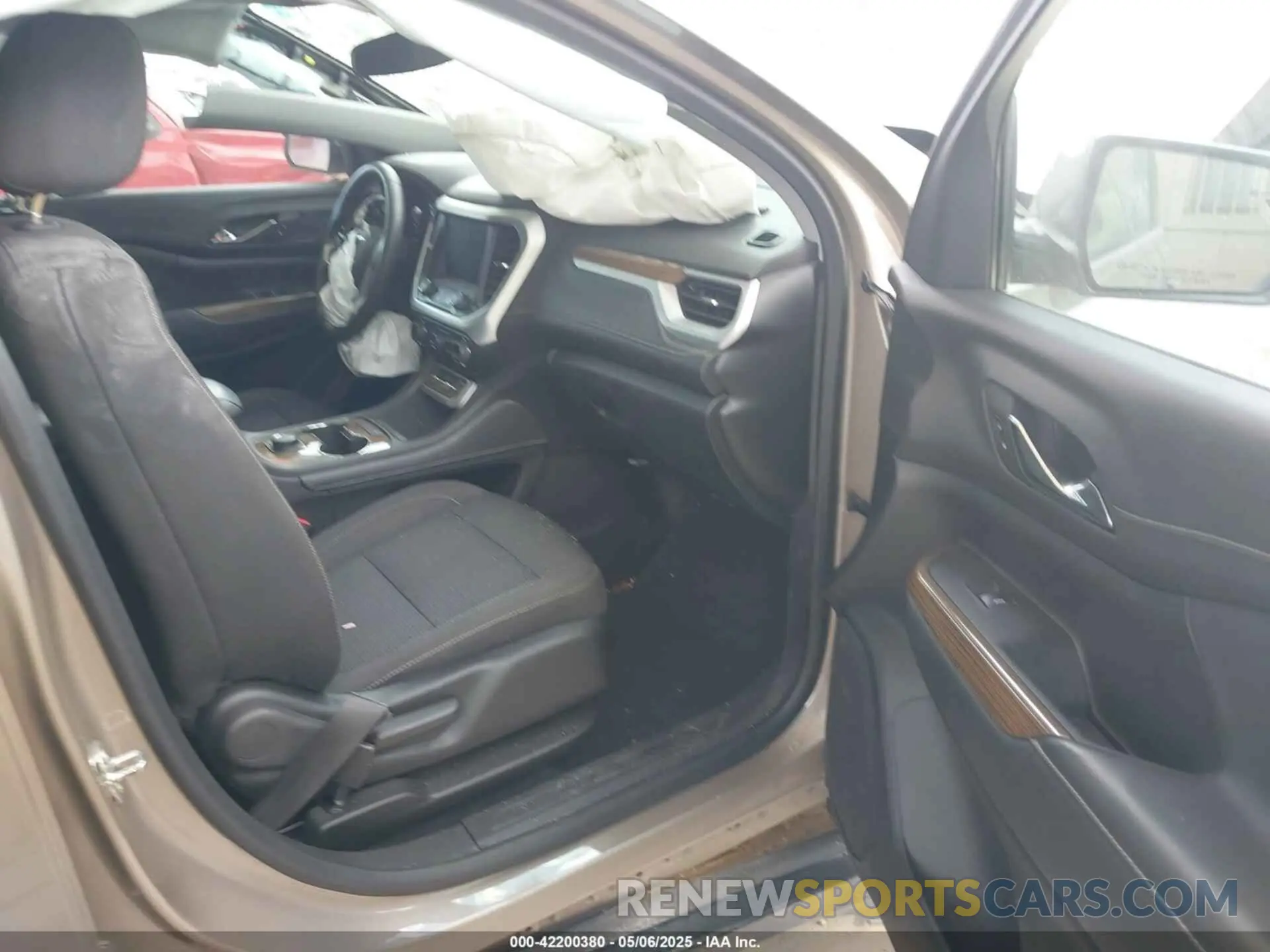 5 Photograph of a damaged car 1GKKNKL46PZ162813 GMC ACADIA 2023
