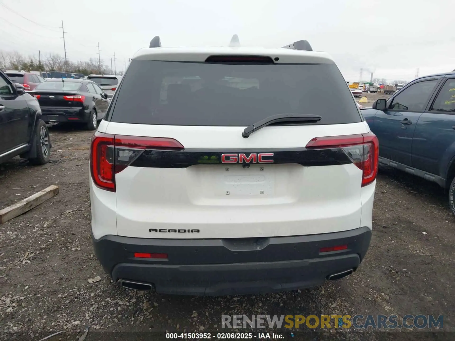 17 Photograph of a damaged car 1GKKNKL46PZ202405 GMC ACADIA 2023