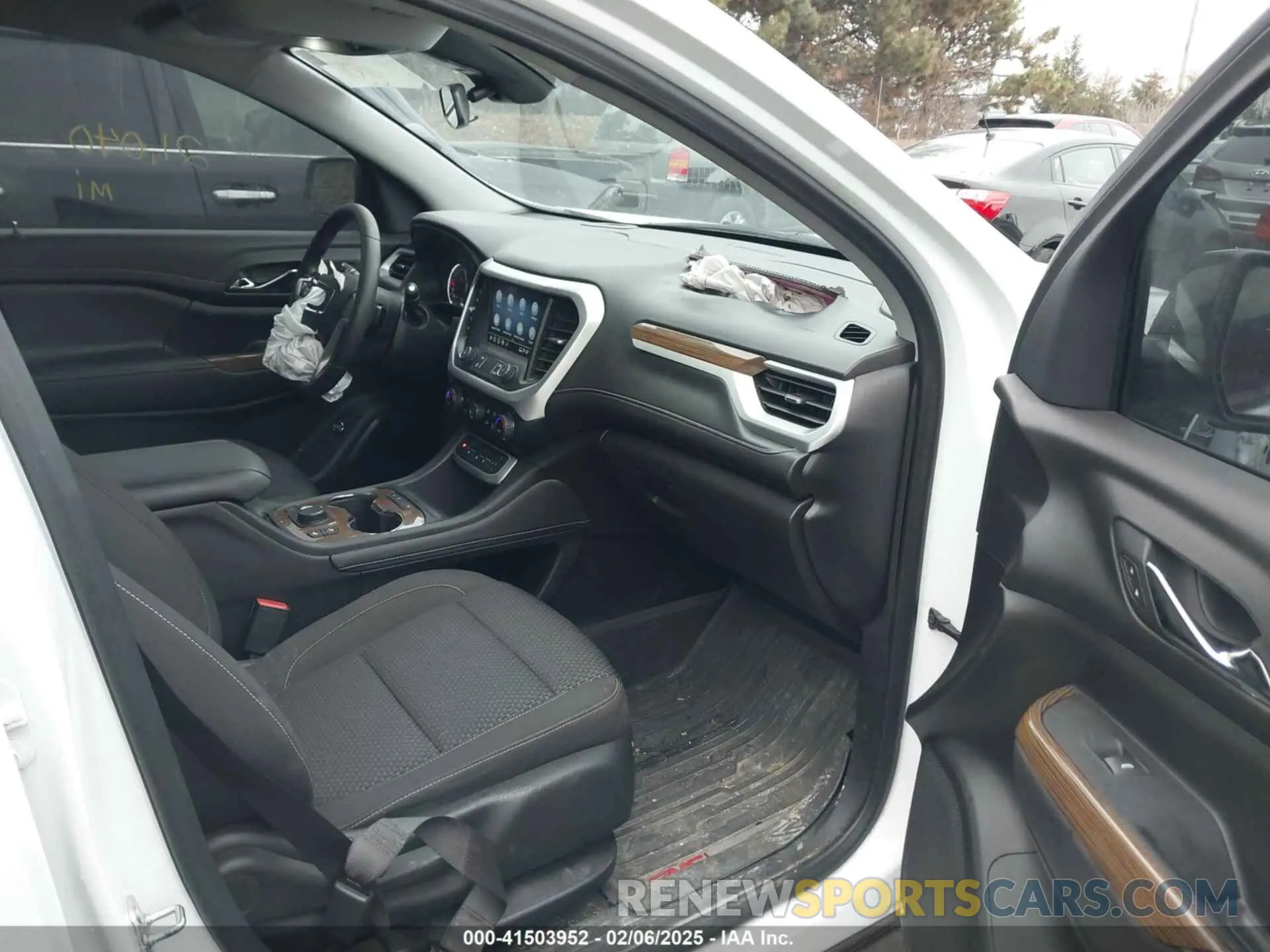 5 Photograph of a damaged car 1GKKNKL46PZ202405 GMC ACADIA 2023