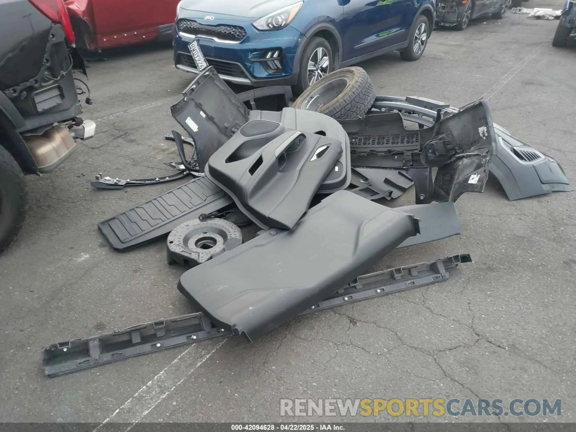 12 Photograph of a damaged car 1GKKNLLS6PZ260146 GMC ACADIA 2023
