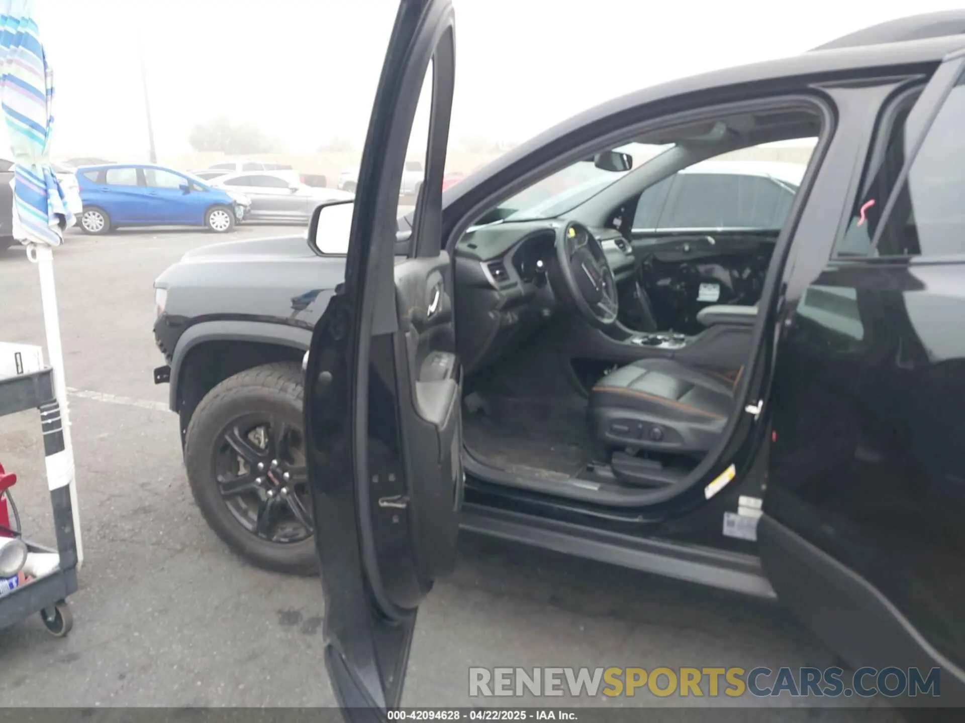 5 Photograph of a damaged car 1GKKNLLS6PZ260146 GMC ACADIA 2023