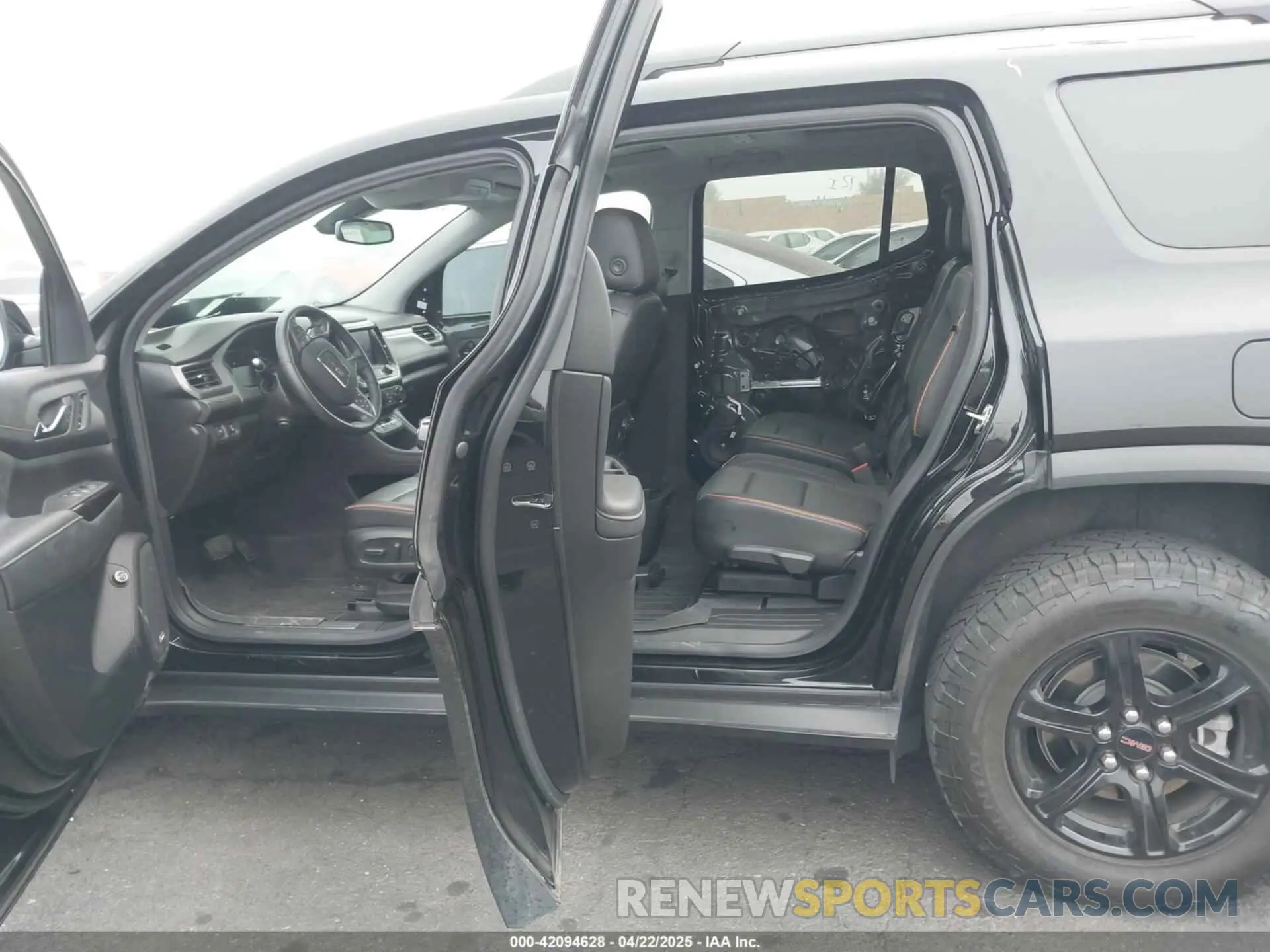 8 Photograph of a damaged car 1GKKNLLS6PZ260146 GMC ACADIA 2023
