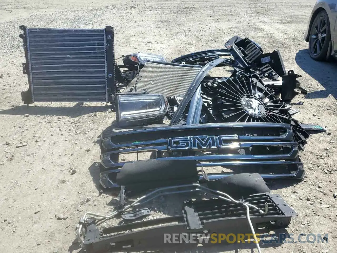 13 Photograph of a damaged car 1GKKNLLS8PZ141479 GMC ACADIA 2023