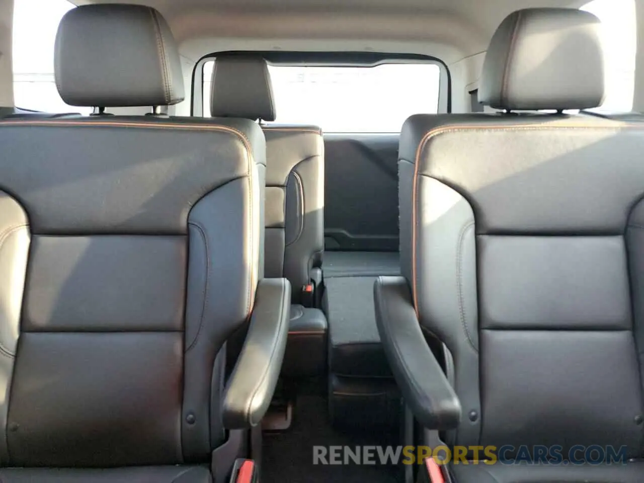 10 Photograph of a damaged car 1GKKNLLS8PZ250198 GMC ACADIA 2023