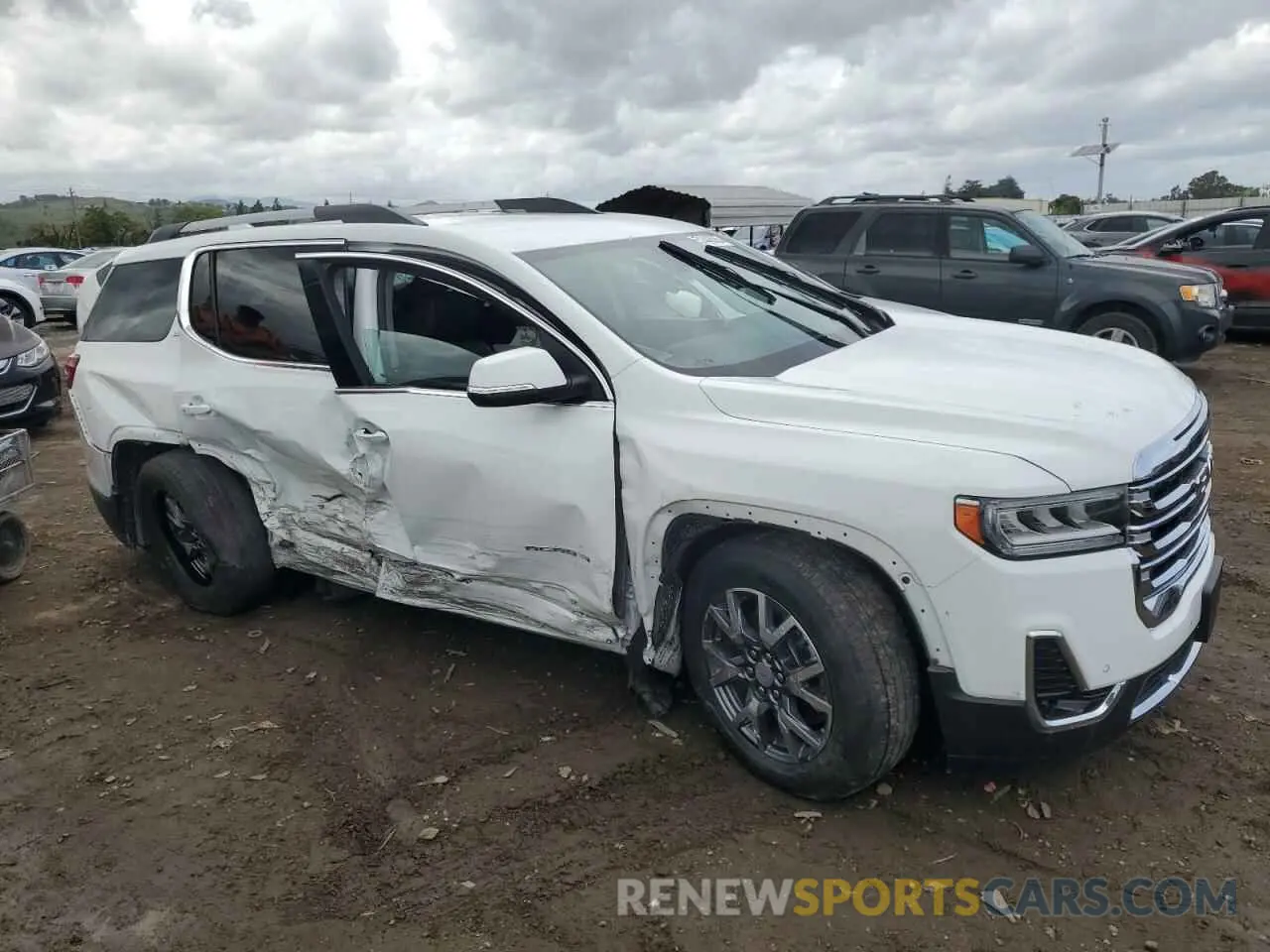4 Photograph of a damaged car 1GKKNML40PZ126966 GMC ACADIA 2023